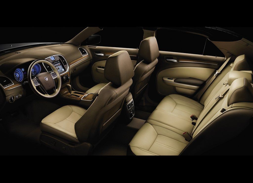 2012 Lancia Thema Interior (View 3 of 9)