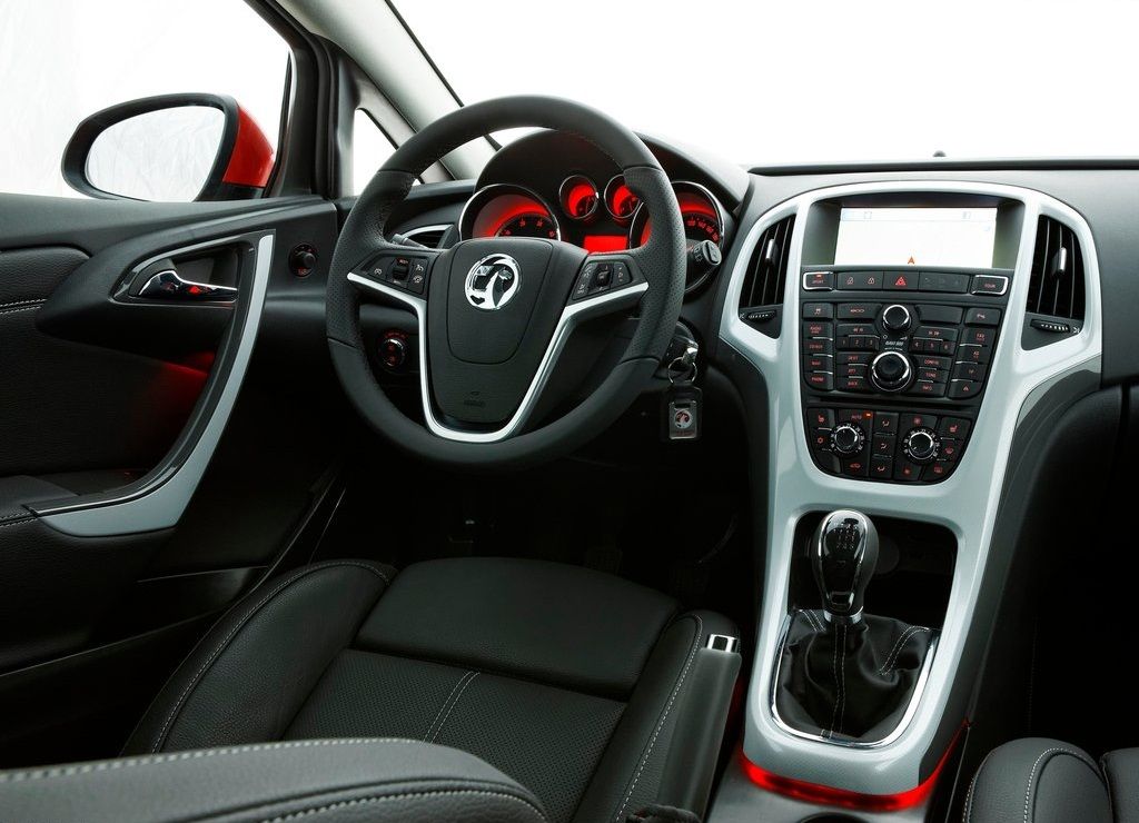 2012 Vauxhall Astra GTC Interior (View 6 of 10)