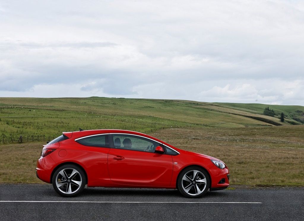 2012 Vauxhall Astra GTC Side (View 7 of 10)