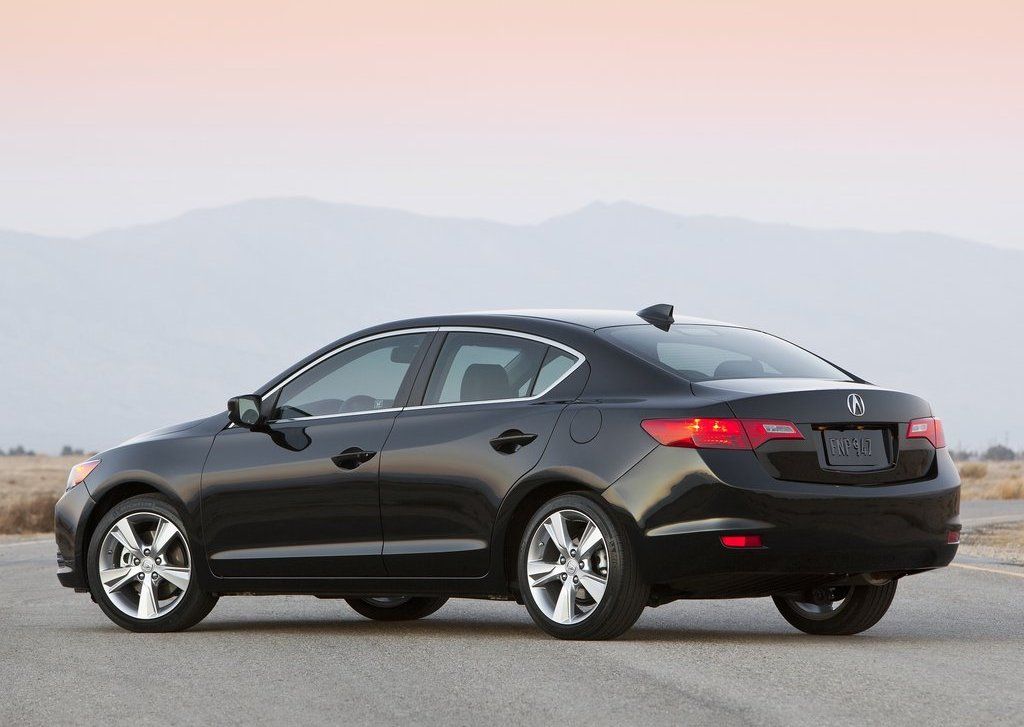 2013 Acura ILX Rear Angle (View 15 of 23)