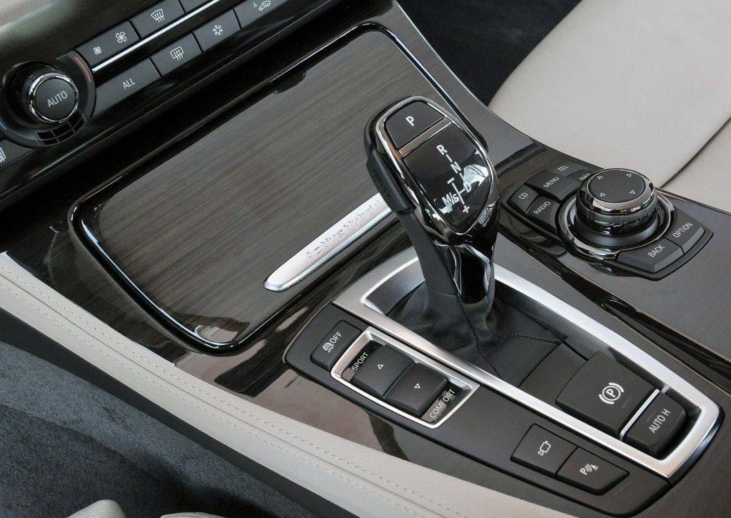 2013 BMW 5 ActiveHybrid Interior  (View 15 of 30)