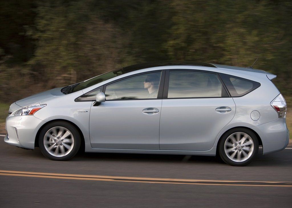 2012 Toyota Prius V Left Side (View 17 of 25)