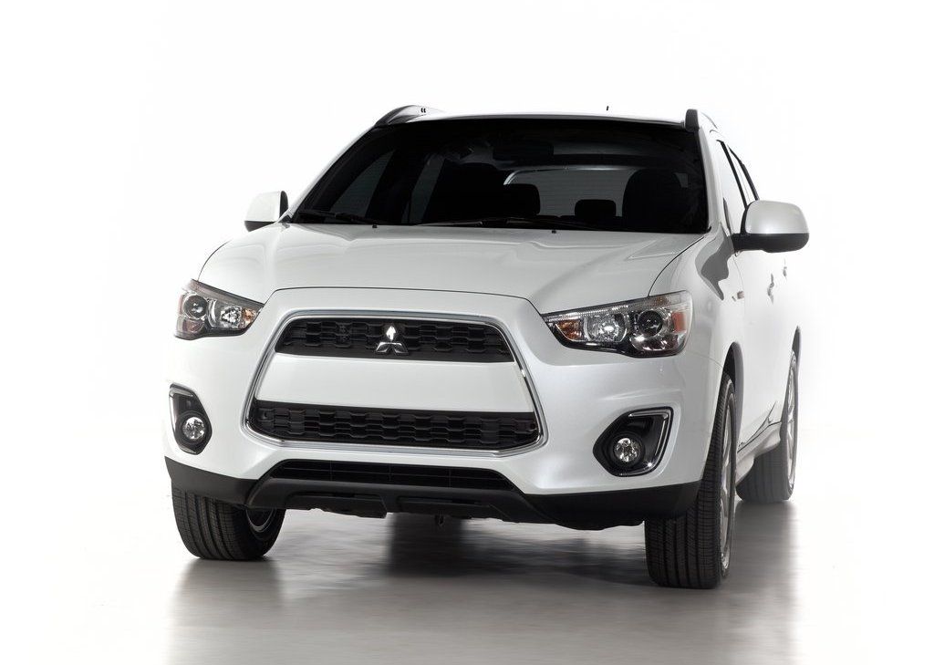 2013 Mitsubishi Outlander Sport Front Angle (View 7 of 7)
