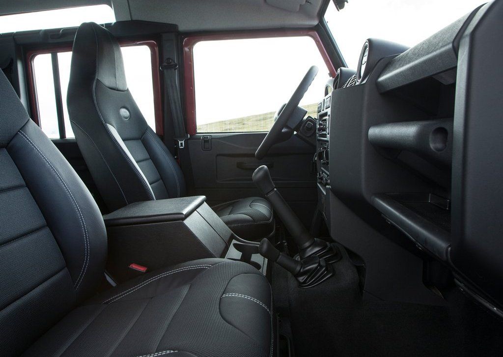 2013 Land Rover Defender Interior (View 4 of 7)
