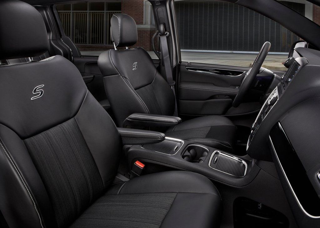 2013 Chrysler Town And Country S Seat (View 4 of 7)
