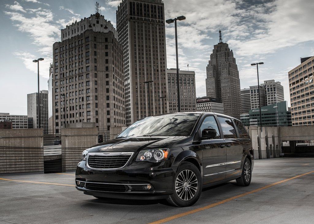 2013 Chrysler Town And Country S (View 7 of 7)