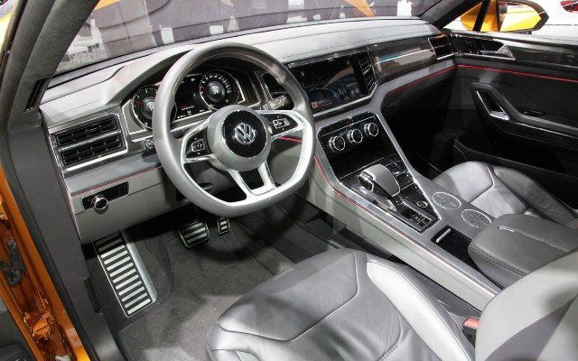2013 Volkswagen CrossBlue Coupe Interior Design (View 5 of 8)