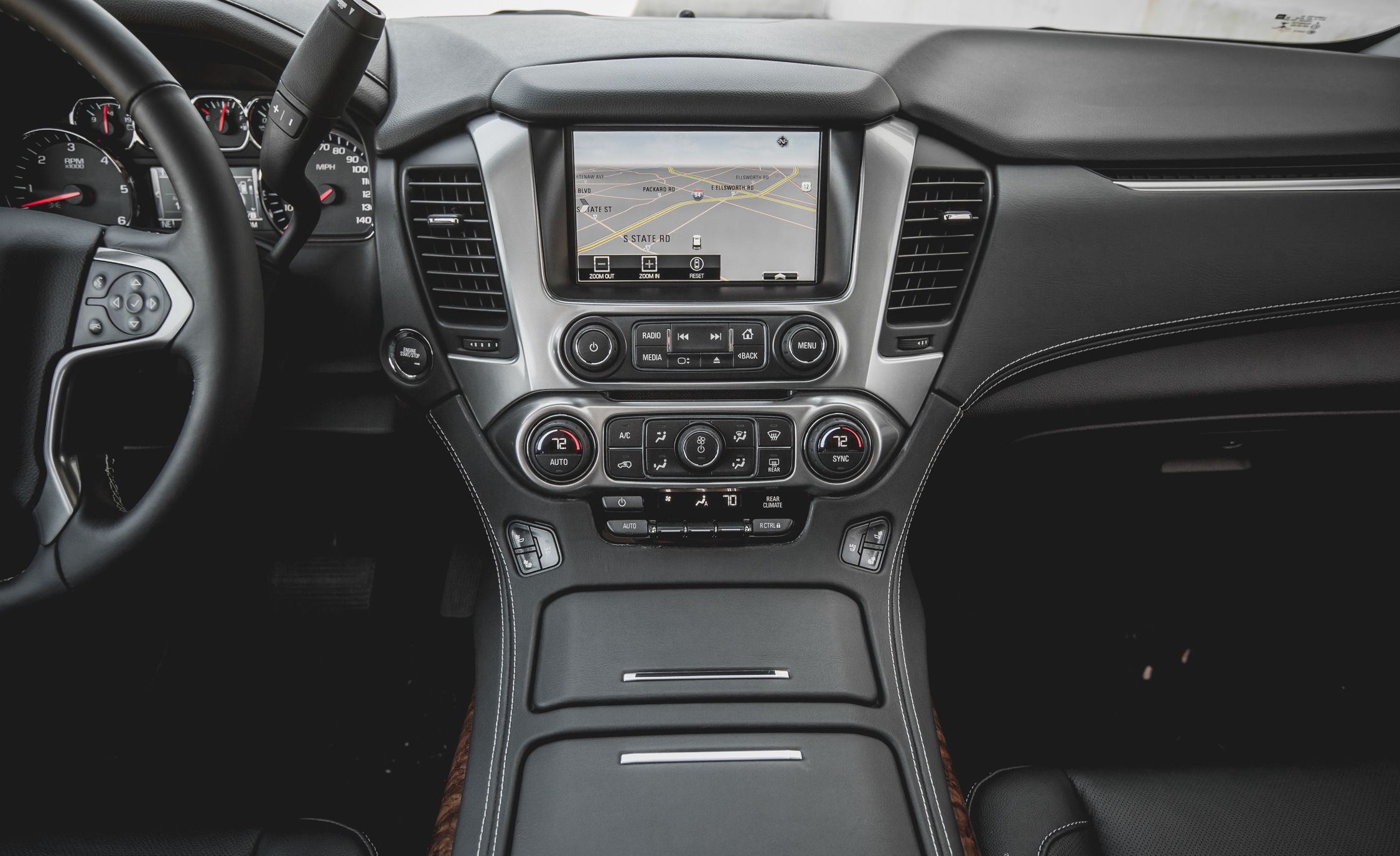 2015 Chevrolet Suburban Ltz Interior (View 21 of 33)