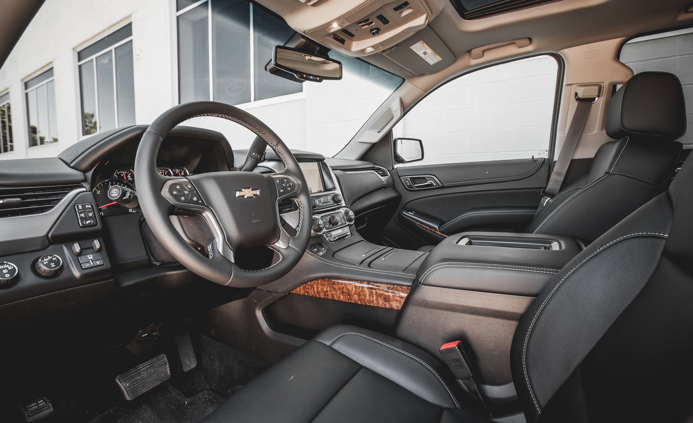 2015 Chevrolet Suburban Ltz Interior (View 18 of 33)