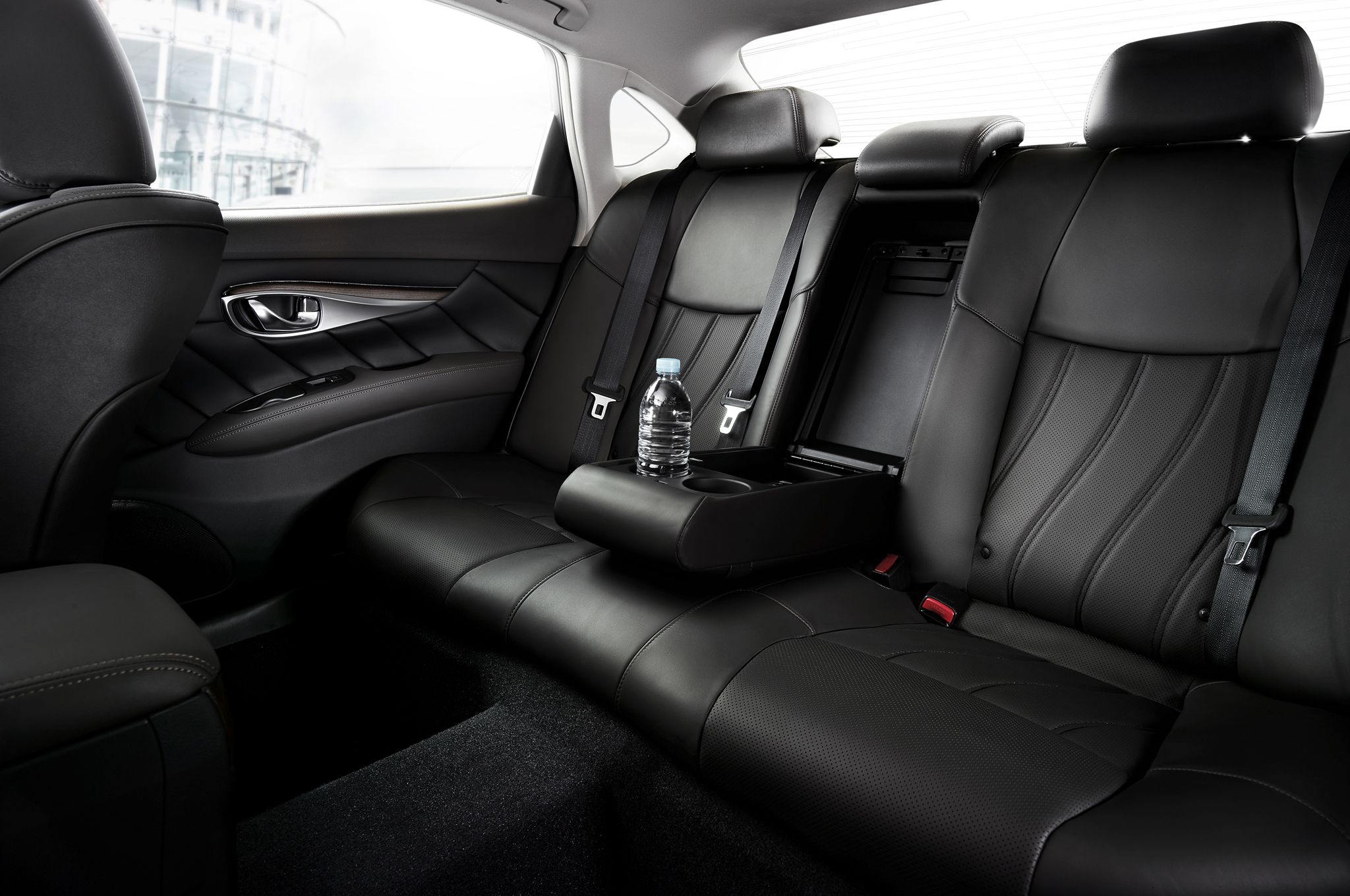 2015 Infiniti Q70l Rear Seat View (View 1 of 10)