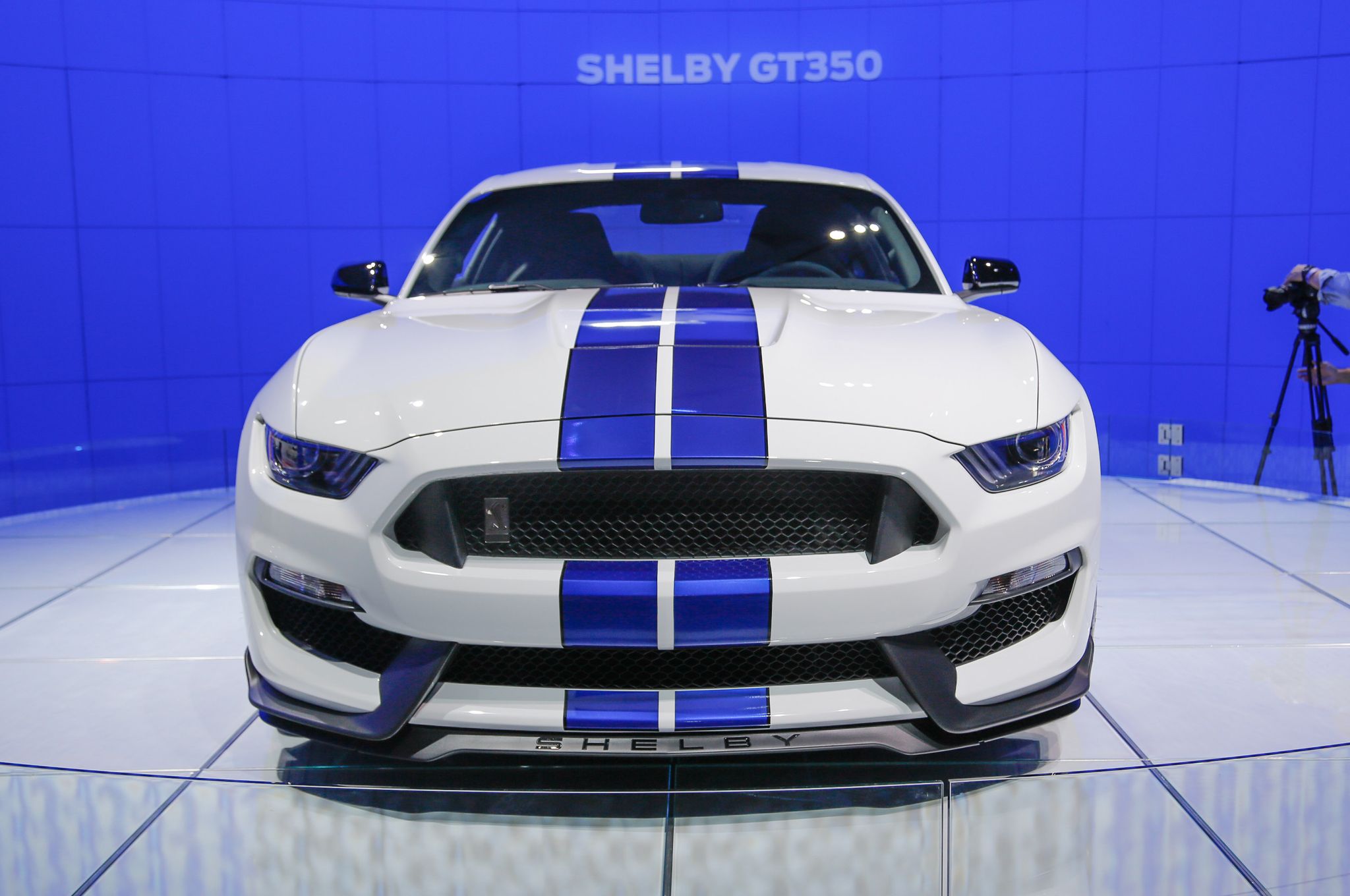 2016 Ford Shelby Gt350 Mustang Front End (View 9 of 47)