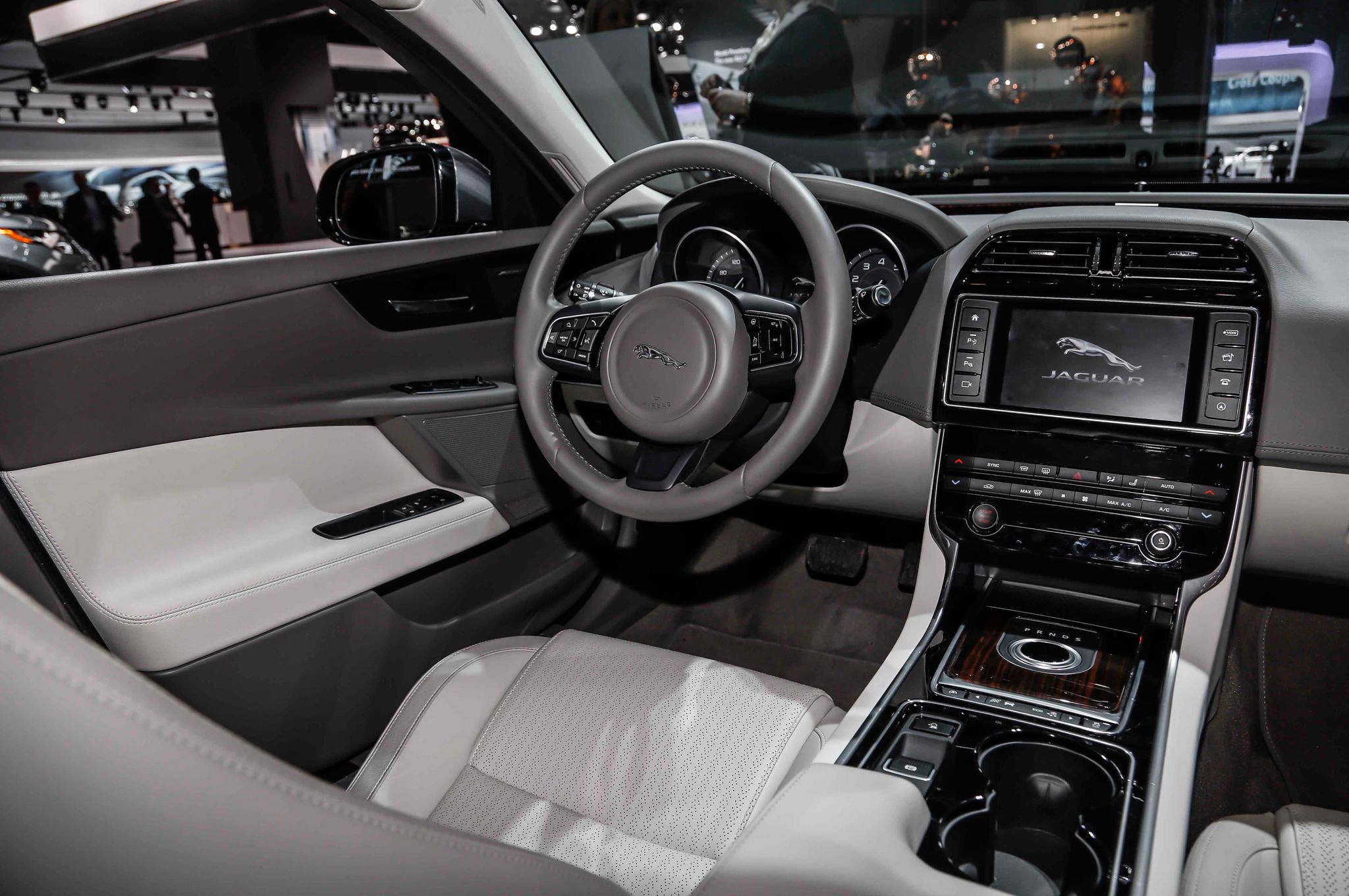 2016 Jaguar Xe Dashboard And Cockpit (View 8 of 12)