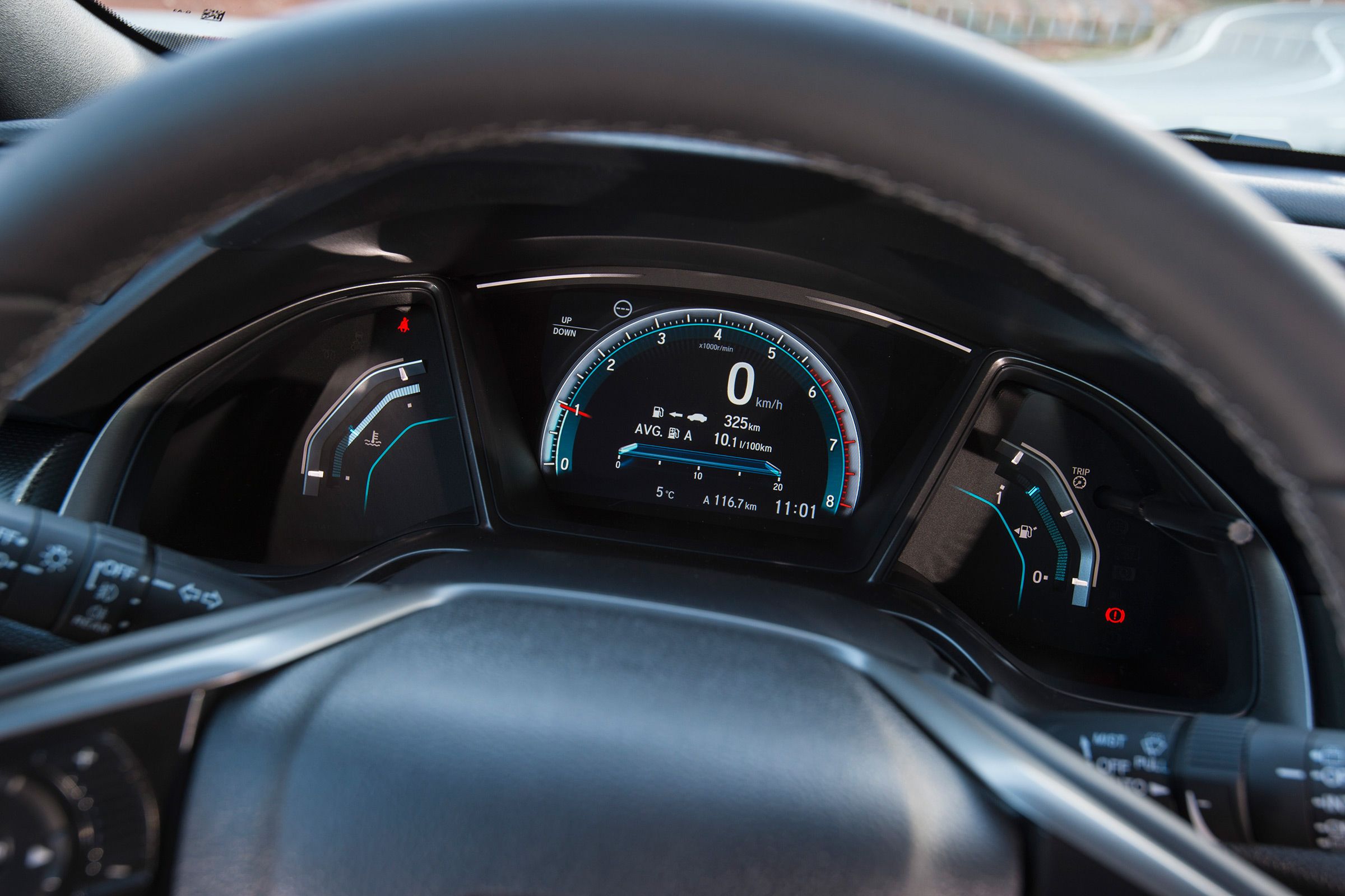 2017 Honda Civic Hatchback Interior View Speedometer Instrument Cluster (View 30 of 34)