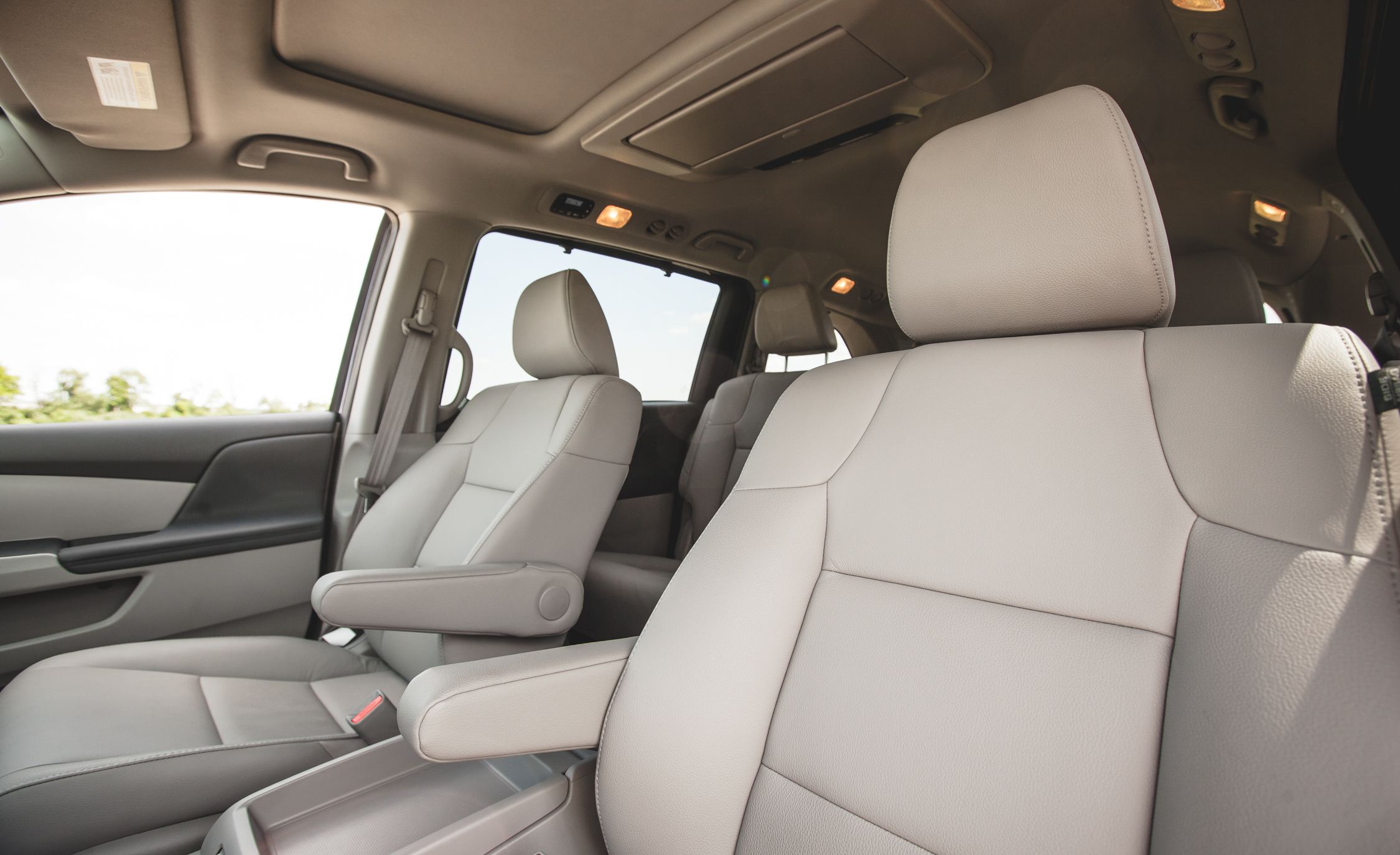 2014 Honda Odyssey Touring Elite Interior (View 7 of 19)