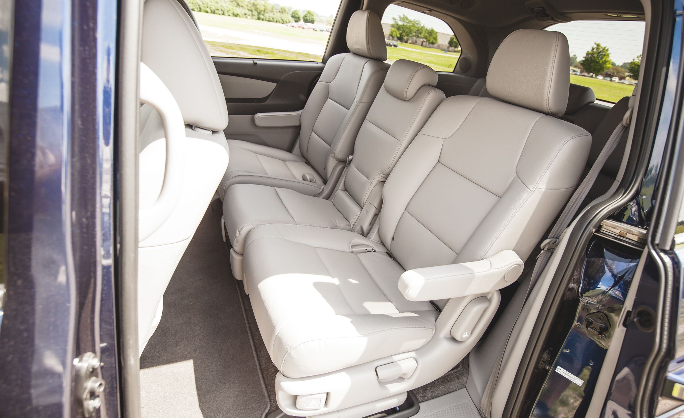 2014 Honda Odyssey Touring Elite Interior (View 8 of 19)