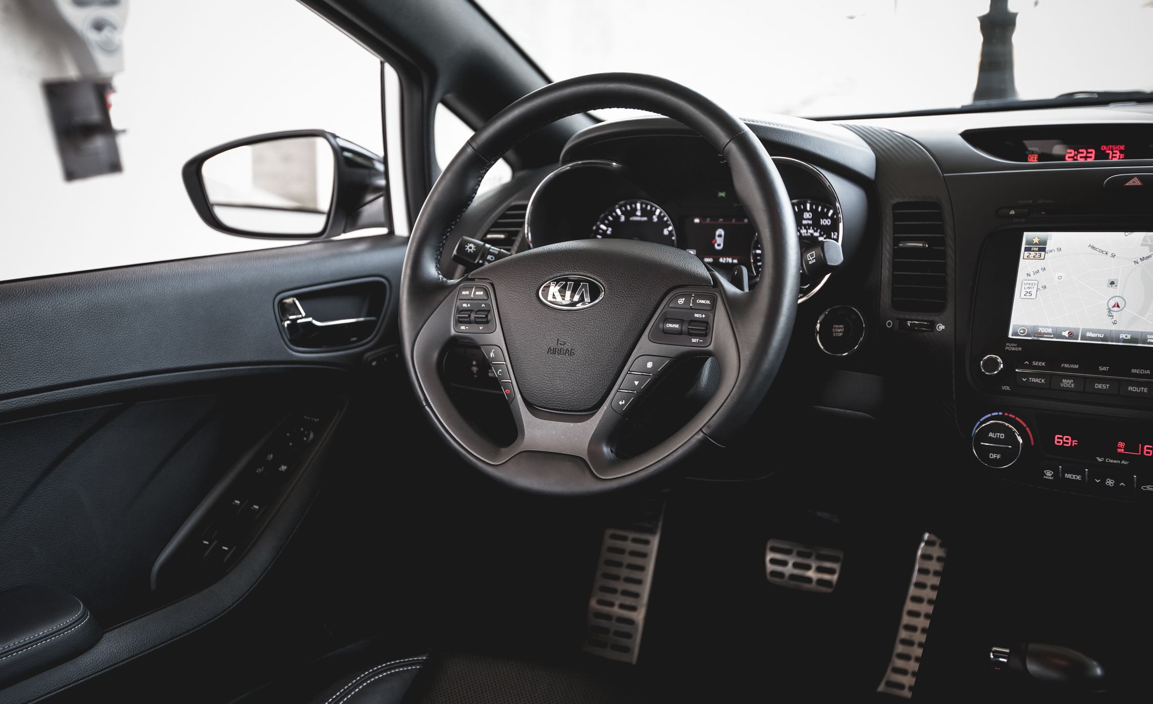 2014 Kia Forte5 SX Turbo Interior (View 14 of 26)
