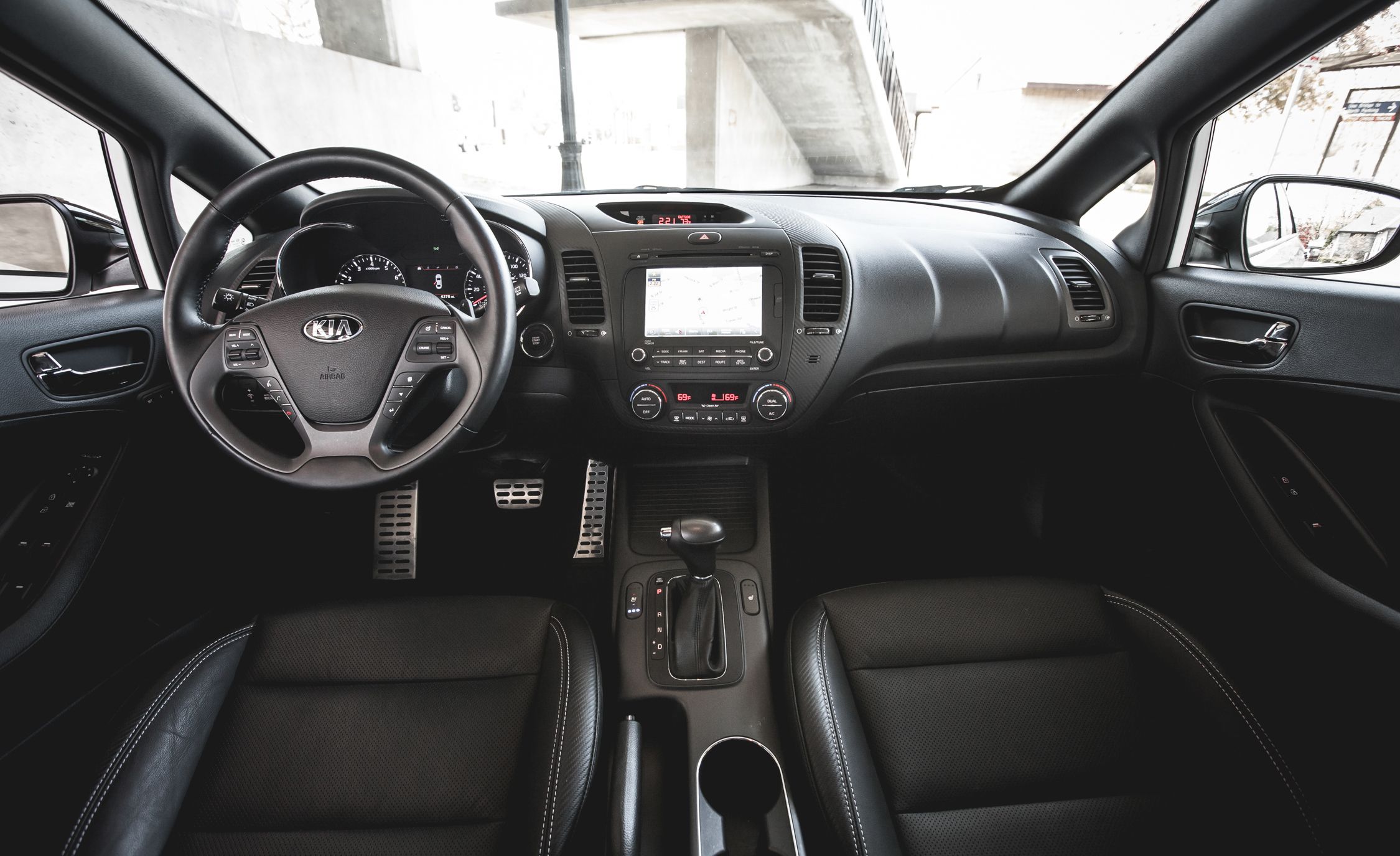 2014 Kia Forte5 SX Turbo Interior (View 15 of 26)
