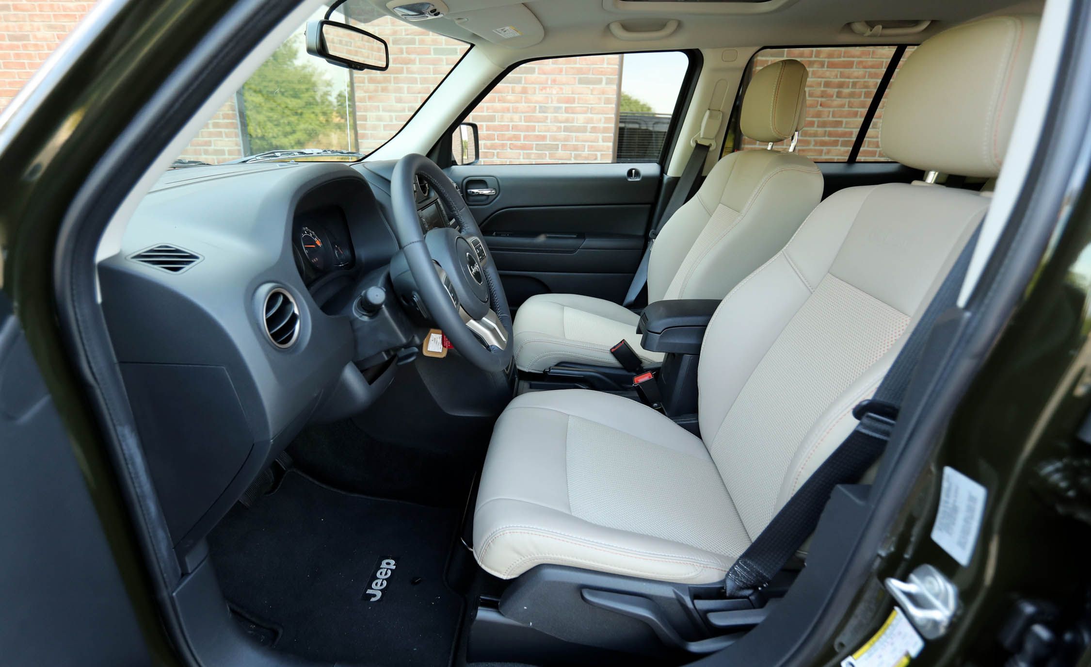 2016 Jeep Patriot Interior Seats Cockpit (View 14 of 27)