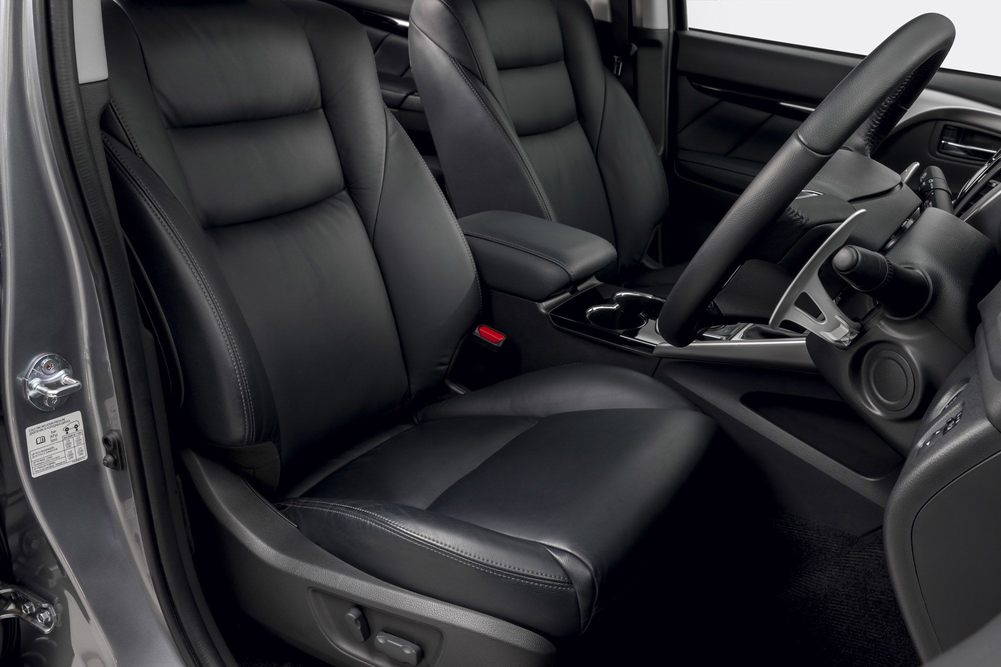 2016 Mitsubishi Pajero Sport Cockpit Seat Interior (View 16 of 23)