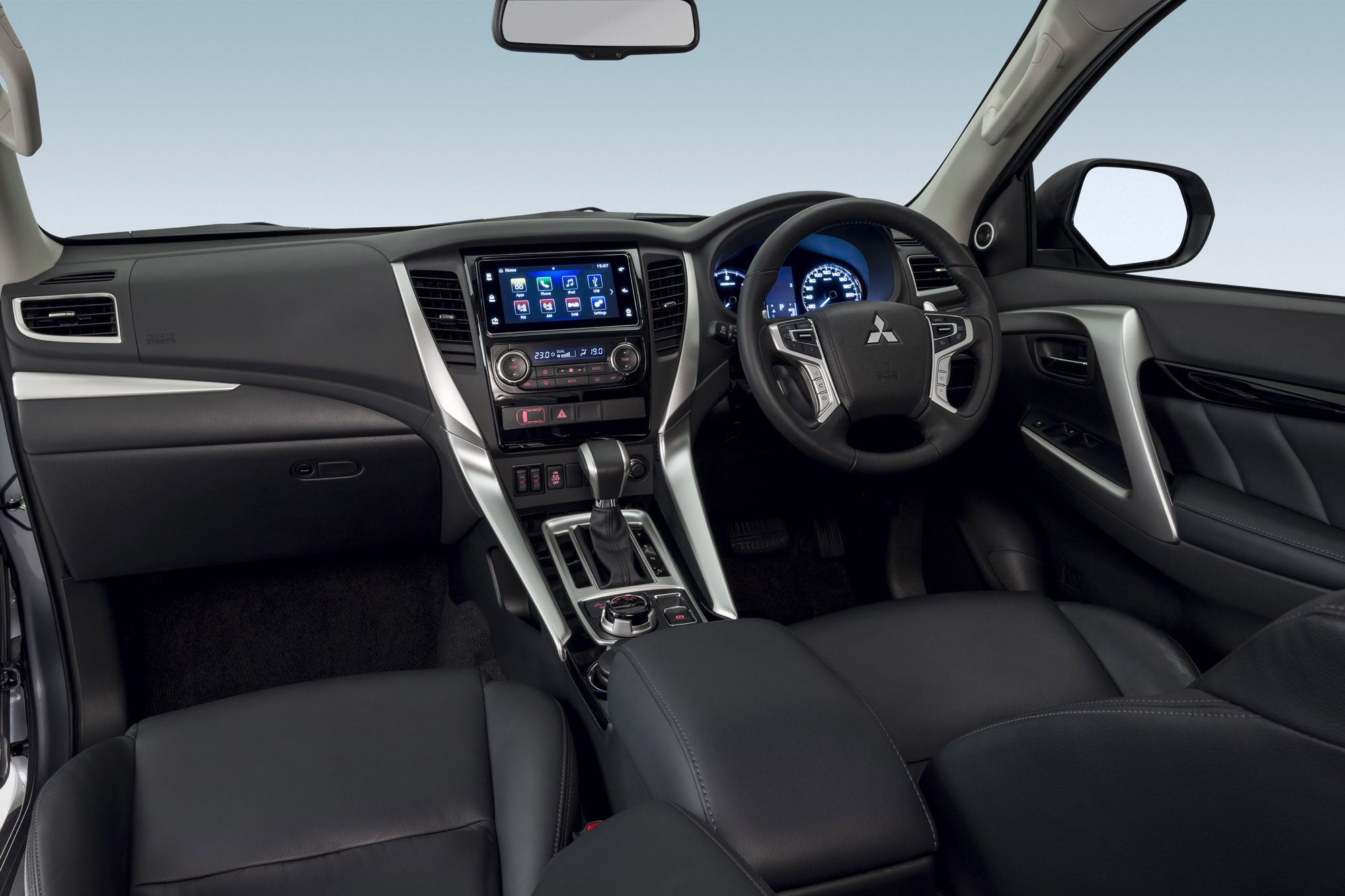 2016 Mitsubishi Pajero Sport Dashboard Interior (View 17 of 23)