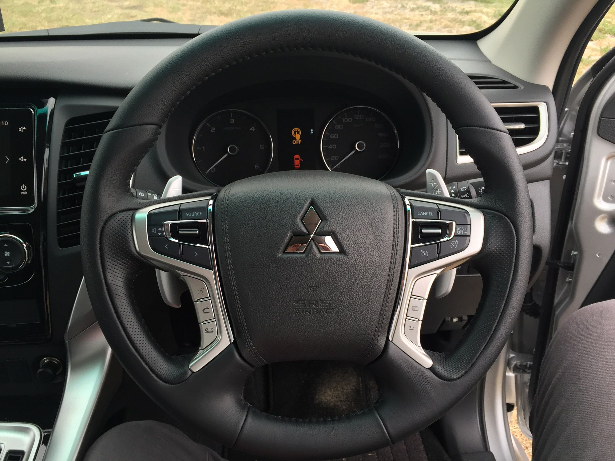 2016 Mitsubishi Pajero Sport Speedometer And Steering (View 9 of 23)