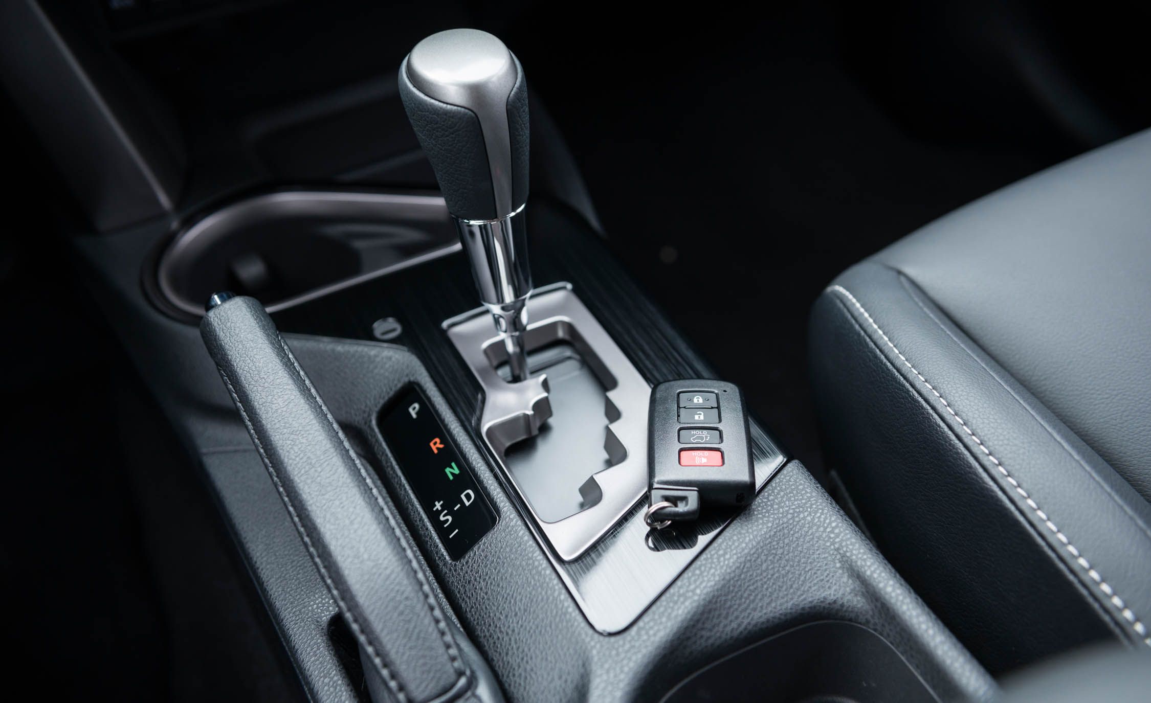 2016 Toyota Rav4 Hybrid Interior Automatic Gear Shift Knob (View 23 of 26)