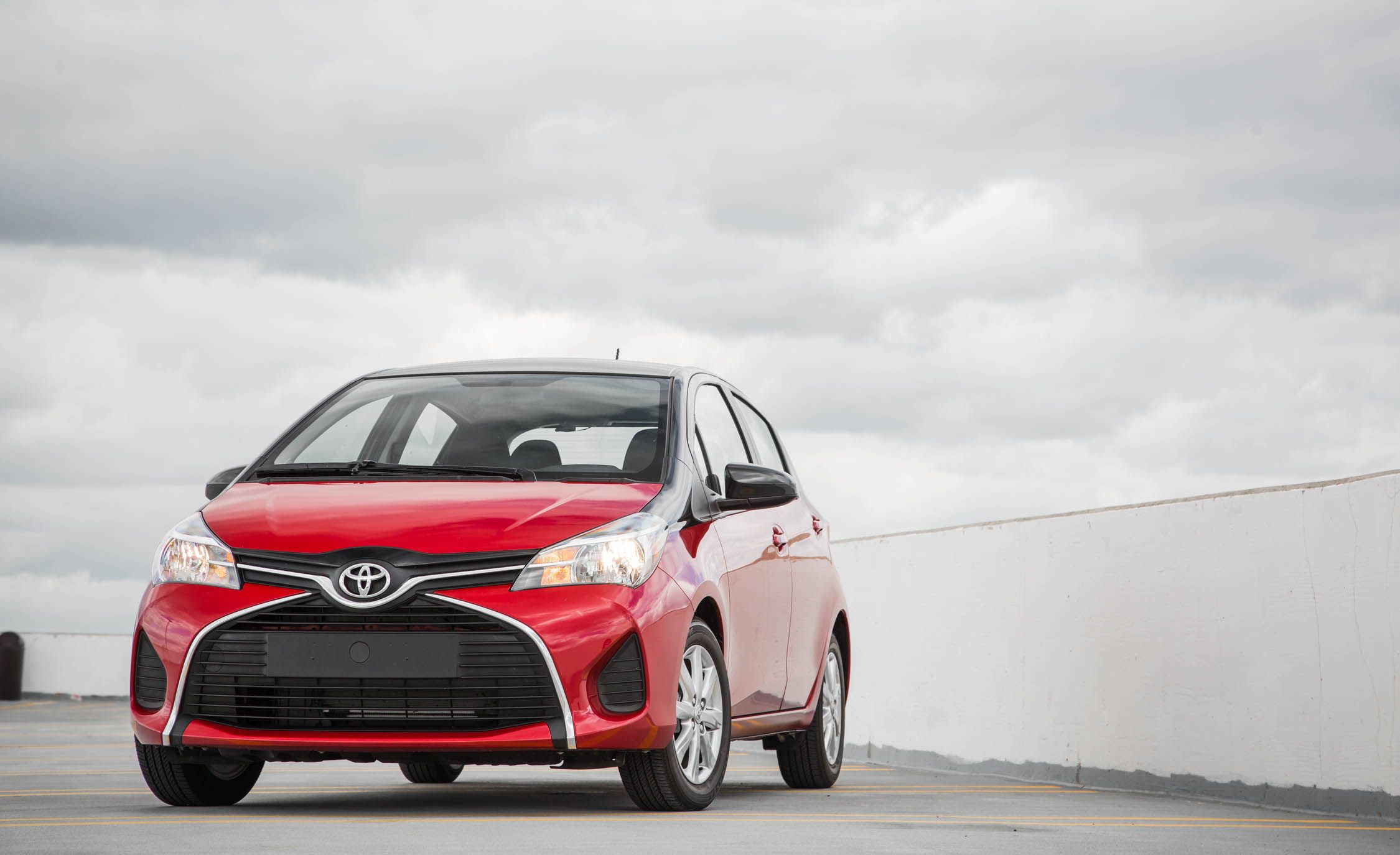 2016 Toyota Yaris Le (View 1 of 24)
