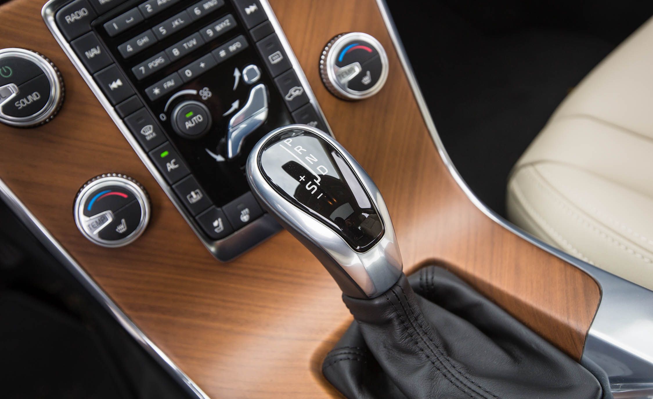 2016 Volvo S60 T5 Inscription Interior Gear Shift Knob (View 28 of 28)
