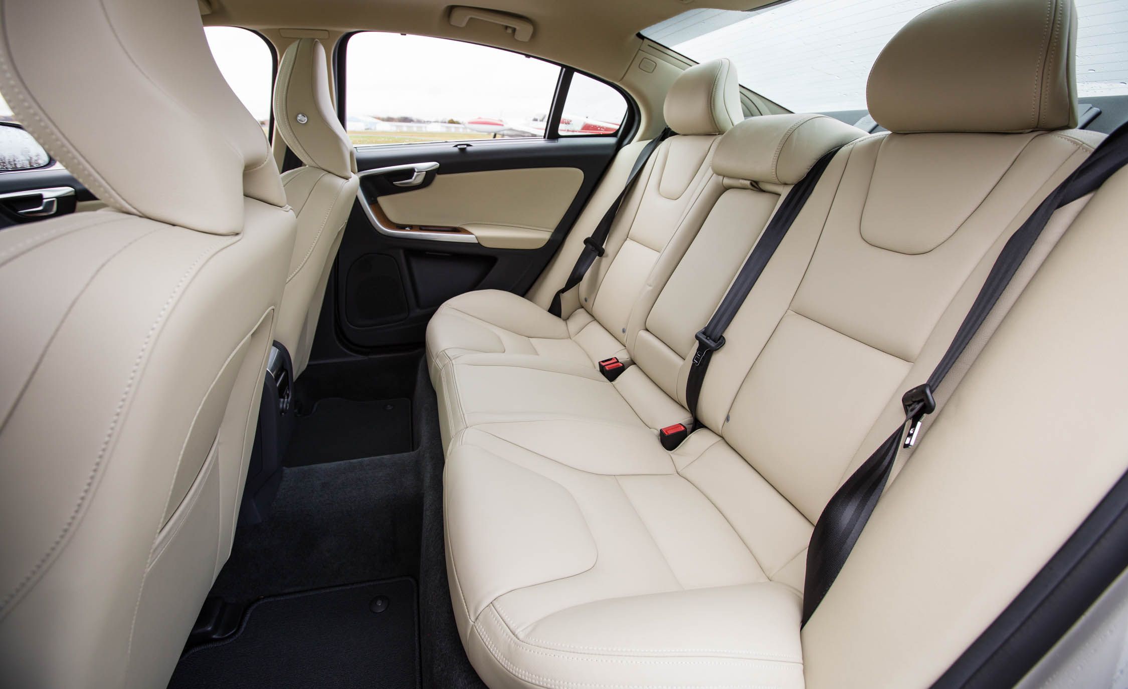 2016 Volvo S60 T5 Inscription Interior Passenger Seats Rear (View 2 of 28)