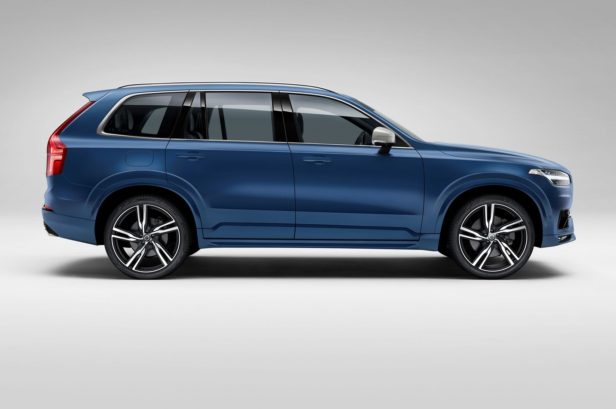2016 Volvo Xc90 R Design Right Side View (View 18 of 18)