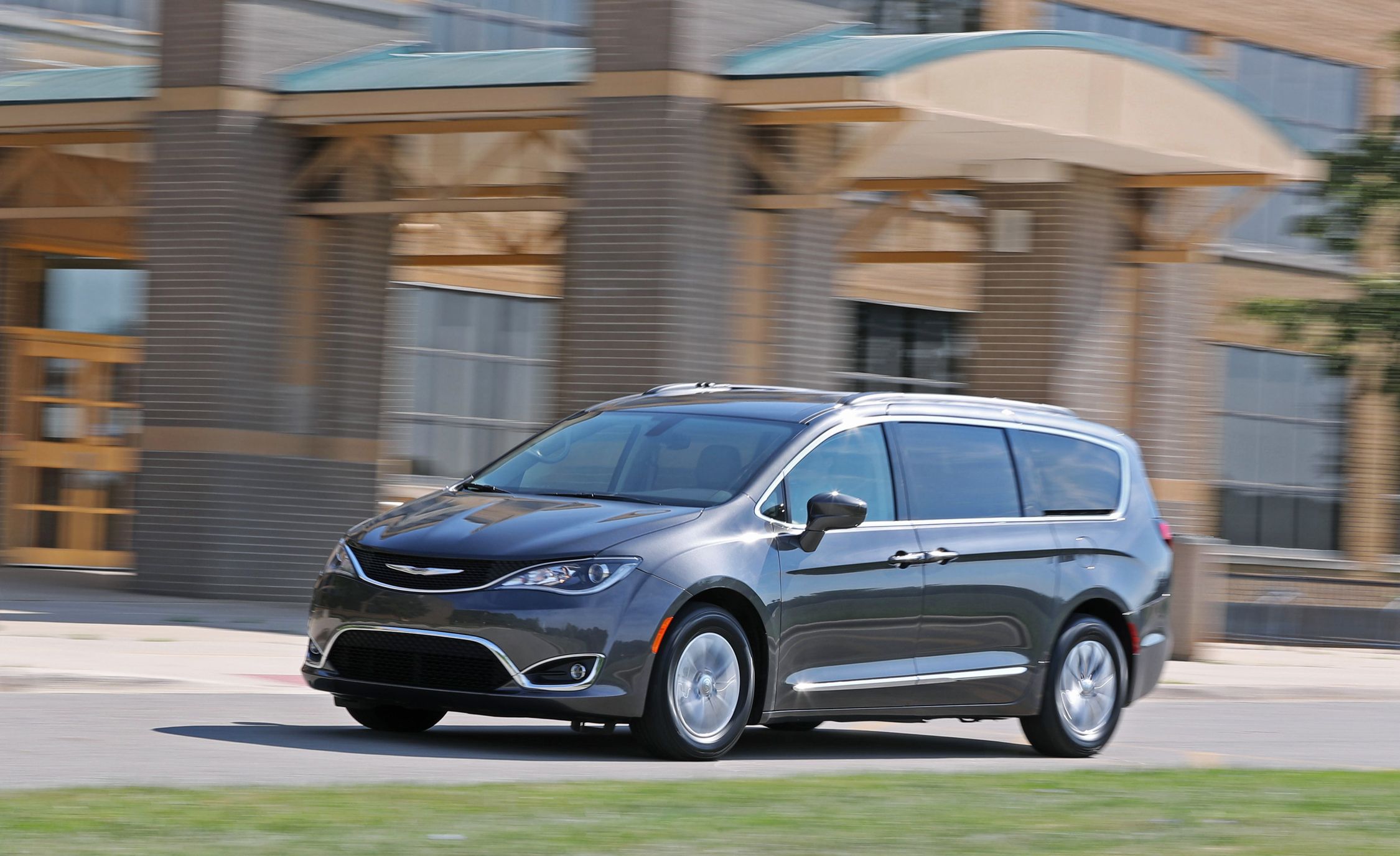 2017 Chrysler Pacifica Test Drive (View 19 of 25)