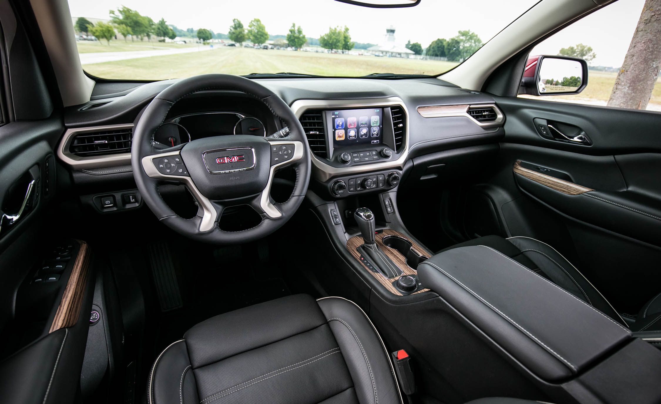 2017 GMC Acadia Denali AWD Interior Cockpit And Dash (View 46 of 56)