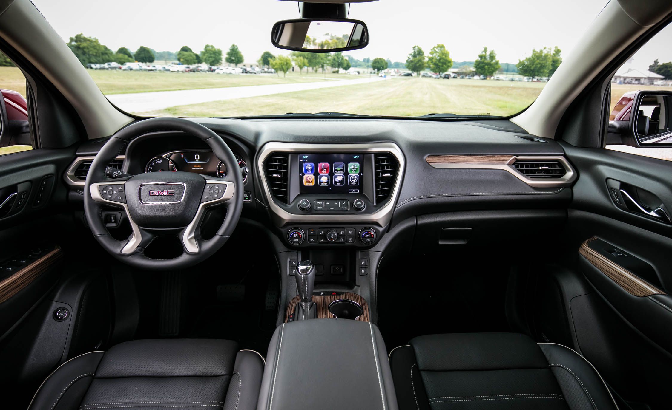 2017 GMC Acadia Denali AWD Interior Dashboard (View 47 of 56)