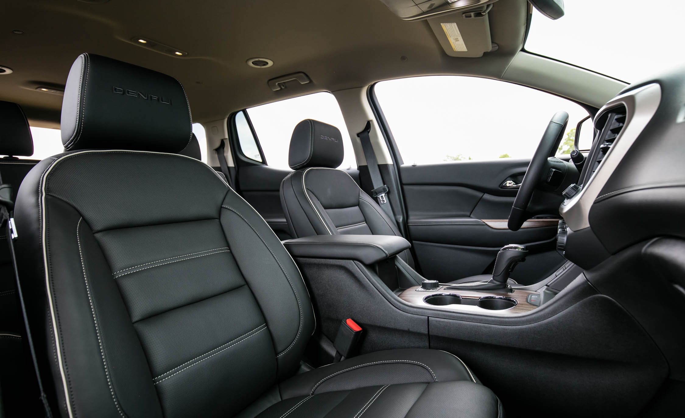 2017 GMC Acadia Denali AWD Interior Seats Front (View 41 of 56)
