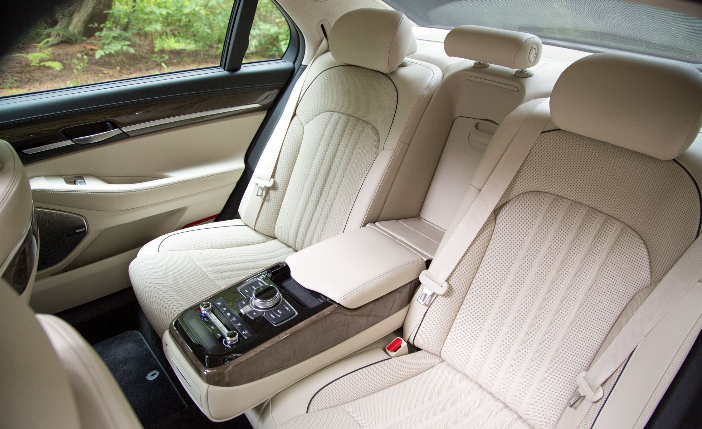 2017 Genesis G90 Interior Seats Rear (View 7 of 19)