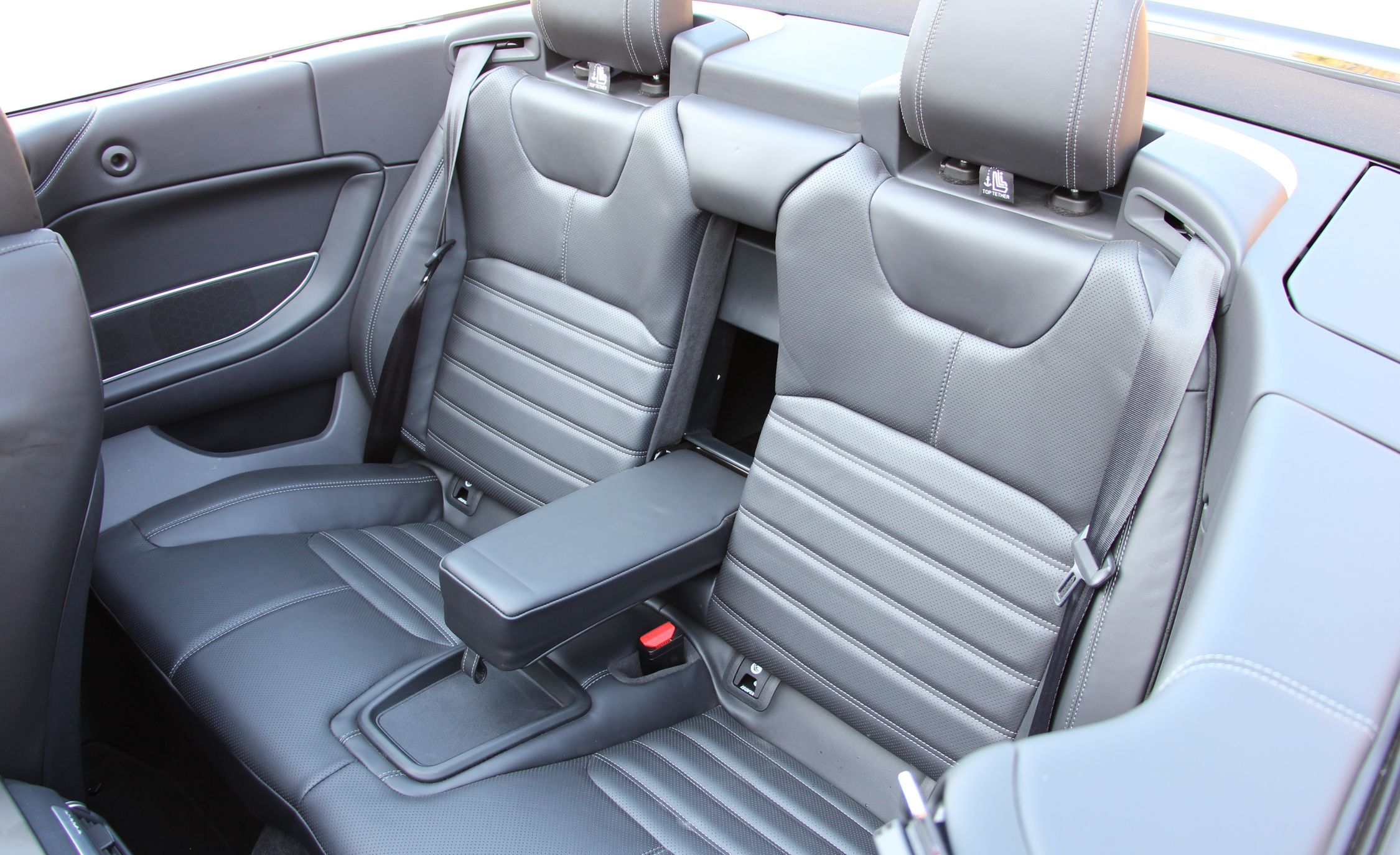 2017 Land Rover Range Rover Evoque Convertible Interior Seats Rear (View 3 of 14)