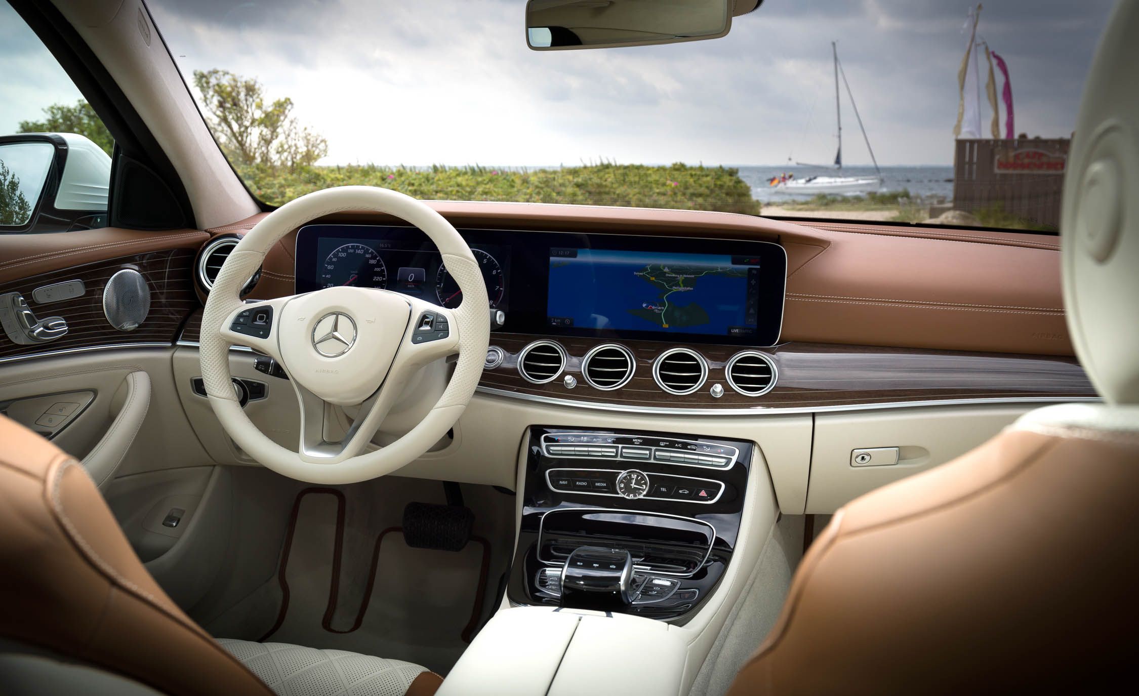 2017 Mercedes Benz E Class Wagon Interior Dashboard (View 7 of 24)