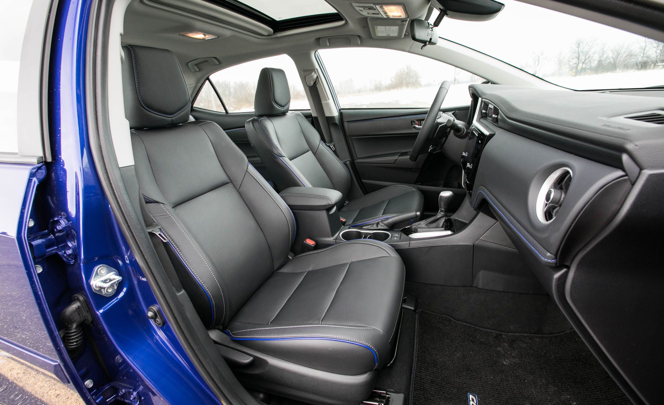 2017 Toyota Corolla XSE Interior Seats Front Passenger (View 57 of 75)