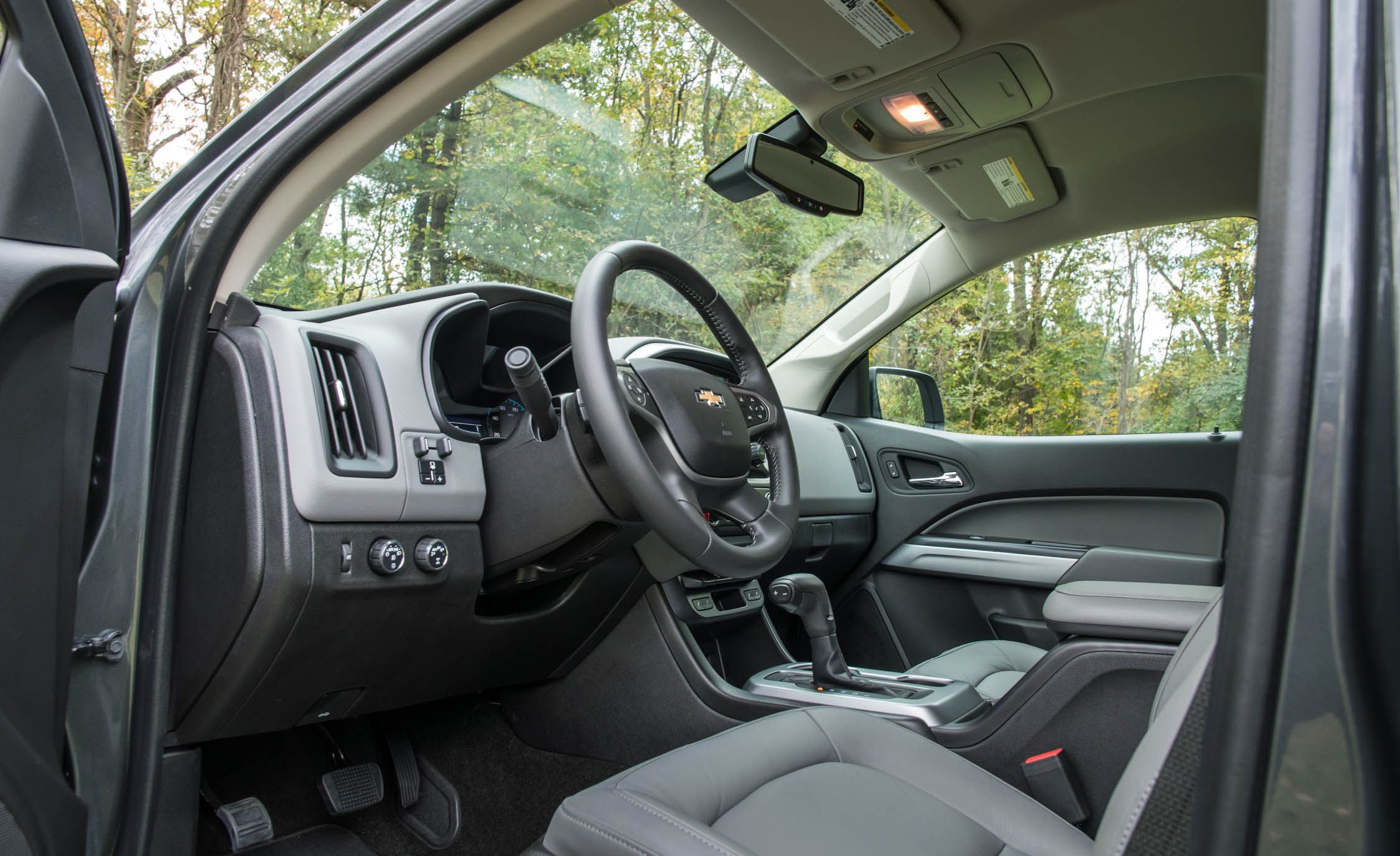 2017 Chevrolet Colorado Lt Interior Cockpit (View 16 of 41)