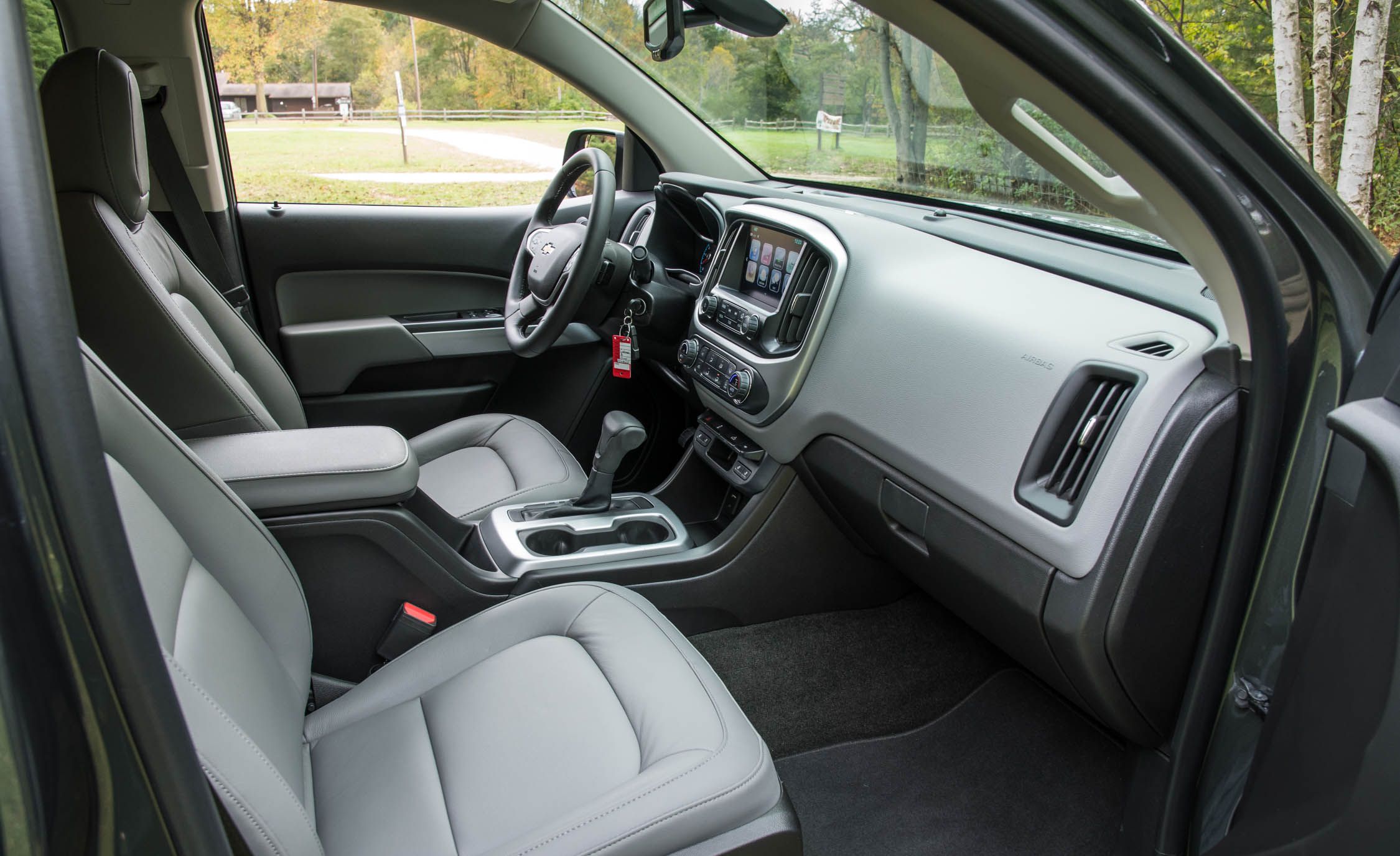 2017 Chevrolet Colorado Lt Interior Dashboard (View 17 of 41)