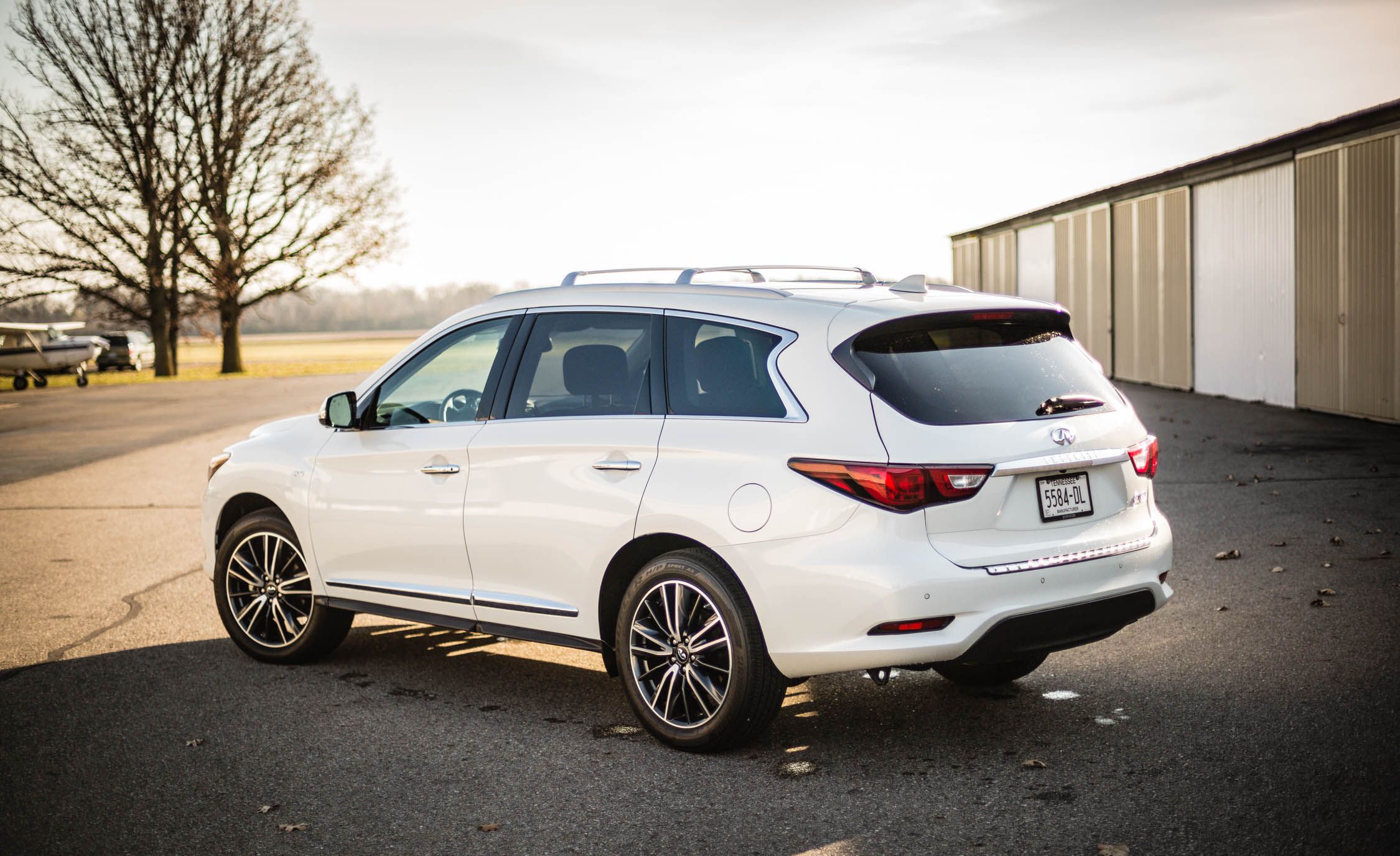 2017 Infiniti Qx60 White Exterior Rear And Side (View 11 of 12)