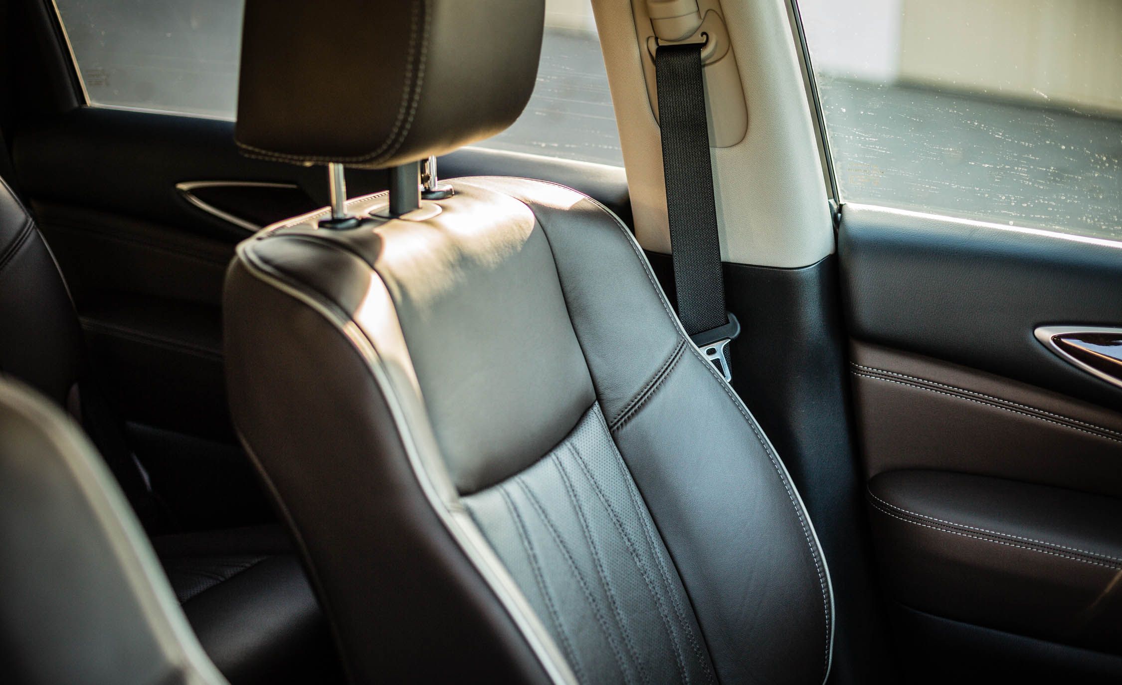 2017 Infiniti Qx60 White Interior Seats Front (View 1 of 12)