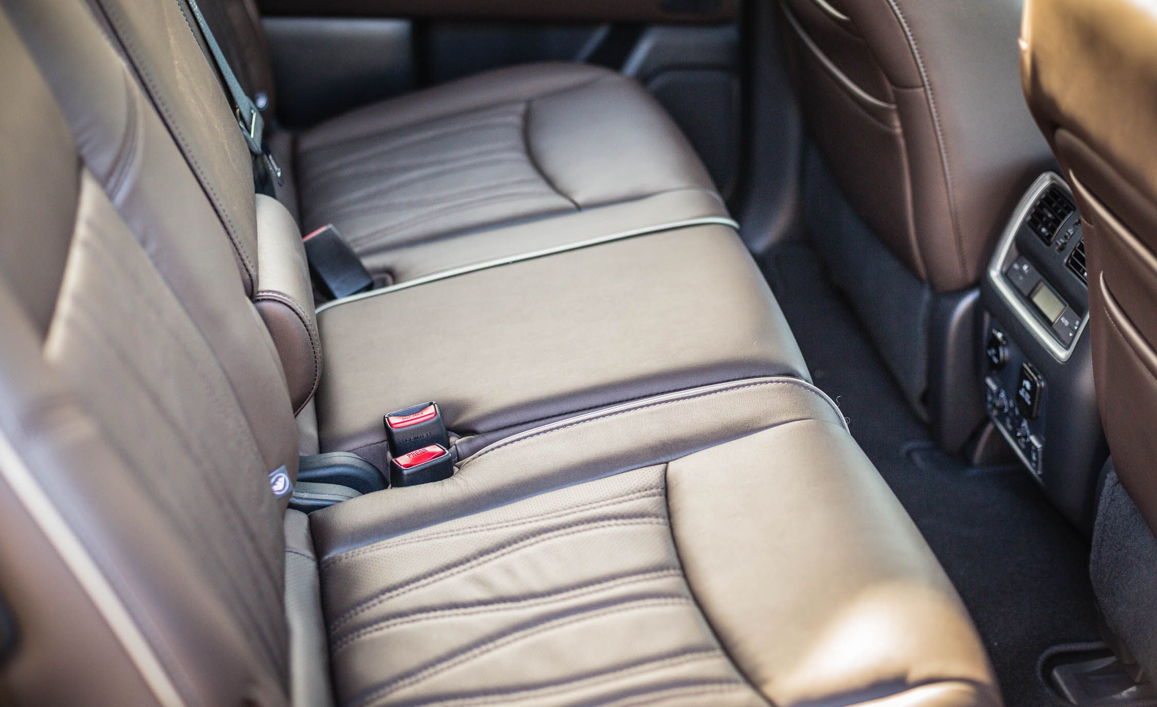 2017 Infiniti Qx60 White Interior Seats Rear (View 2 of 12)