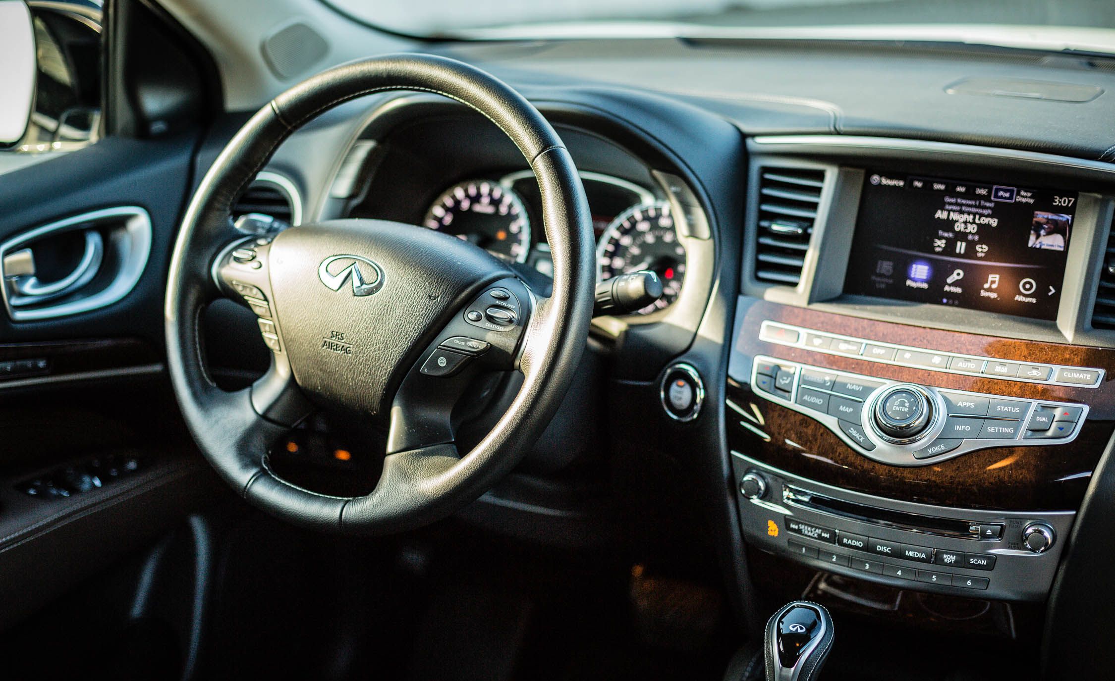 2017 Infiniti Qx60 White Interior View Driver Steering Wheel (View 3 of 12)