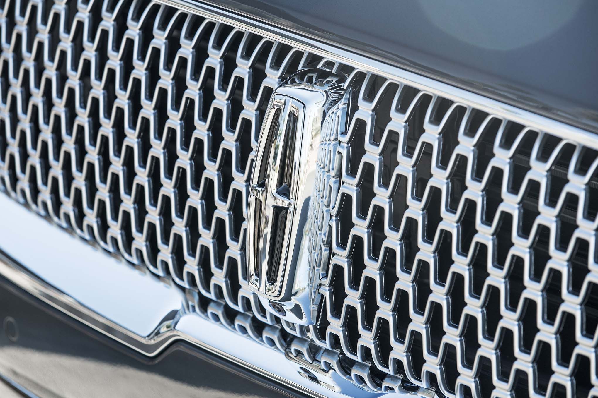 2017 Lincoln Continental Exterior View Front Badge (View 37 of 41)