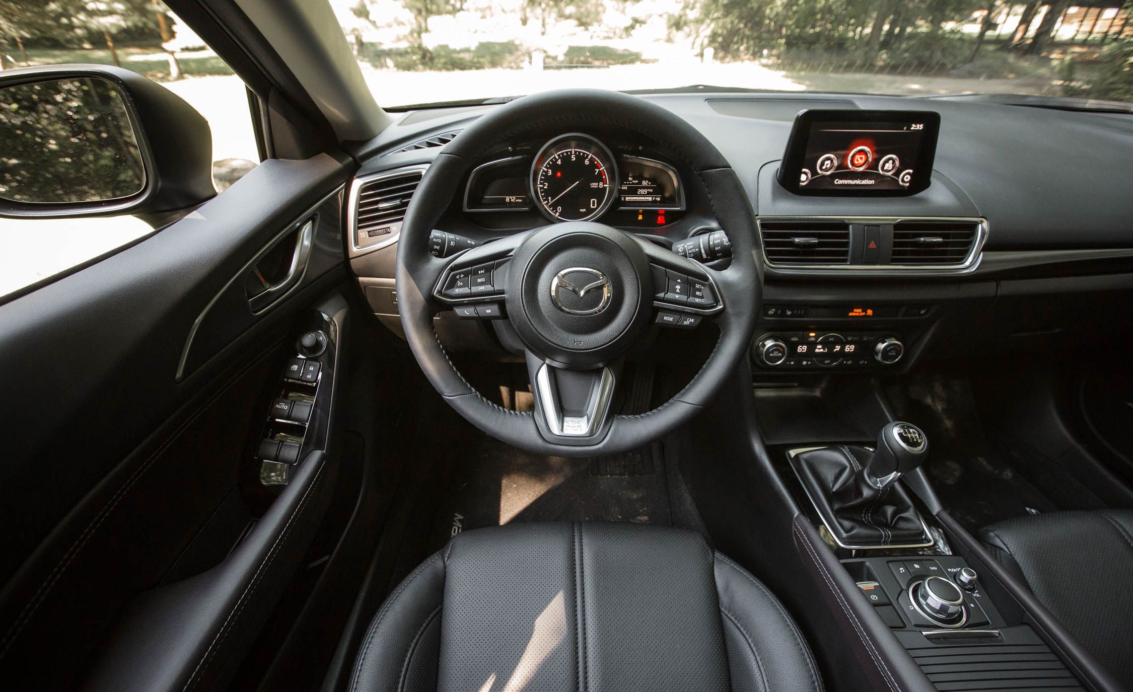 2017 Mazda3 Hatchback Interior Steering And Dash (View 31 of 40)