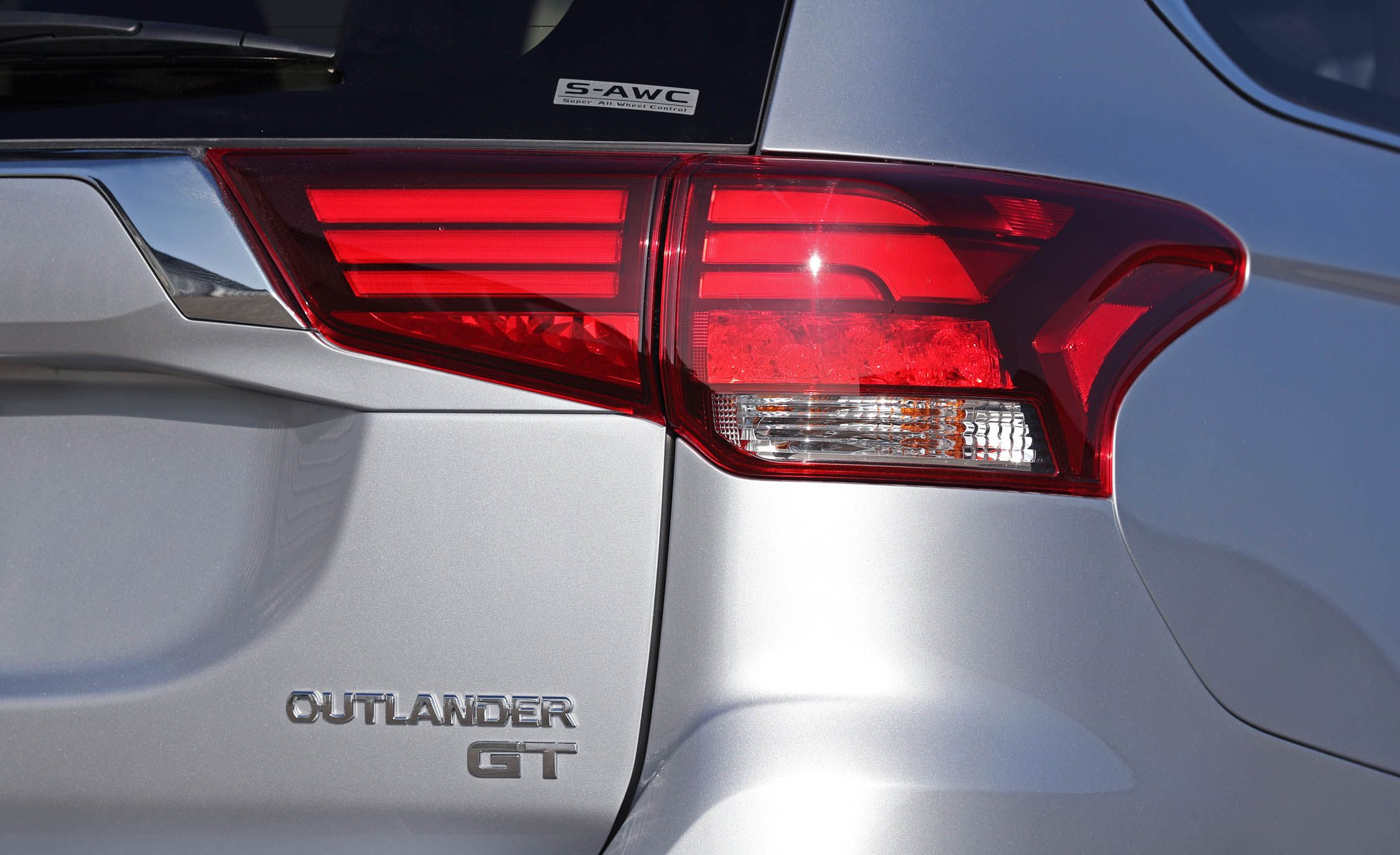 2017 Mitsubishi Outlander Gt Exterior View Taillight (View 23 of 34)