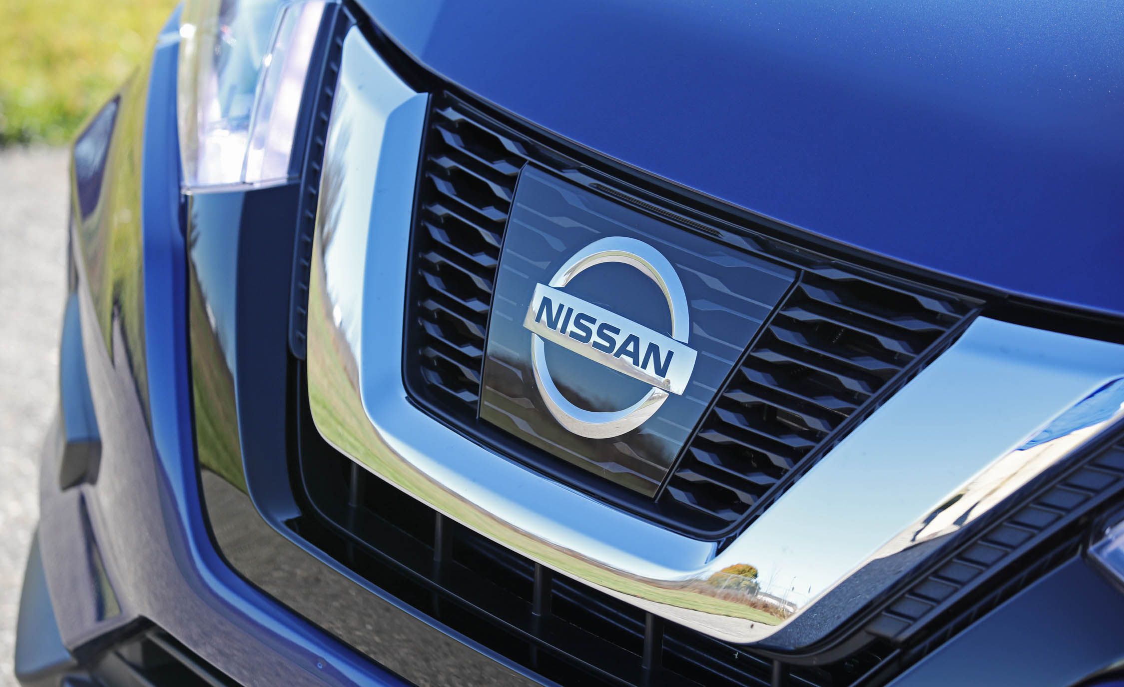 2017 Nissan Rogue Exterior View Grille (View 33 of 37)