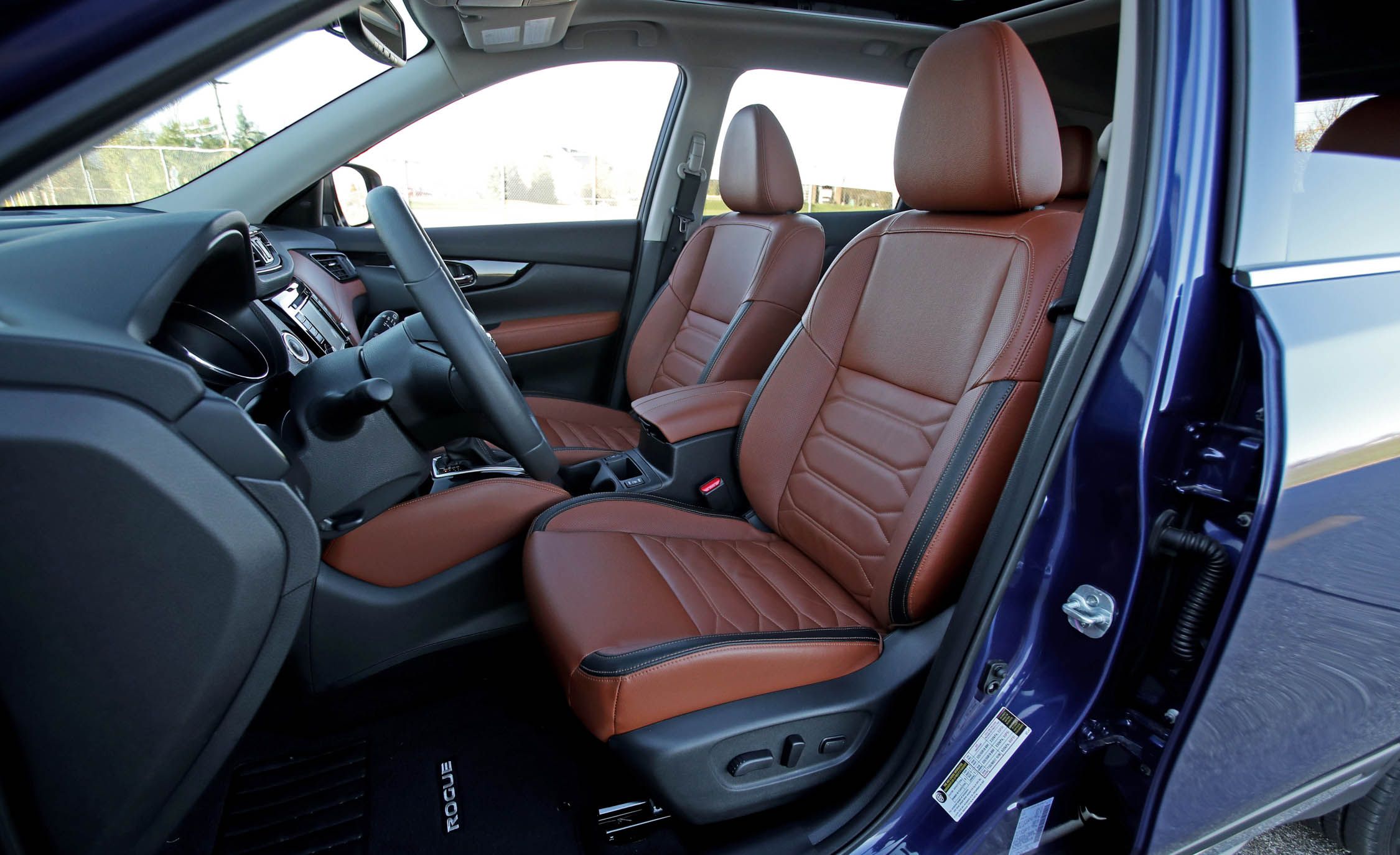 2017 Nissan Rogue Interior Seats Driver Cockpit (View 27 of 37)
