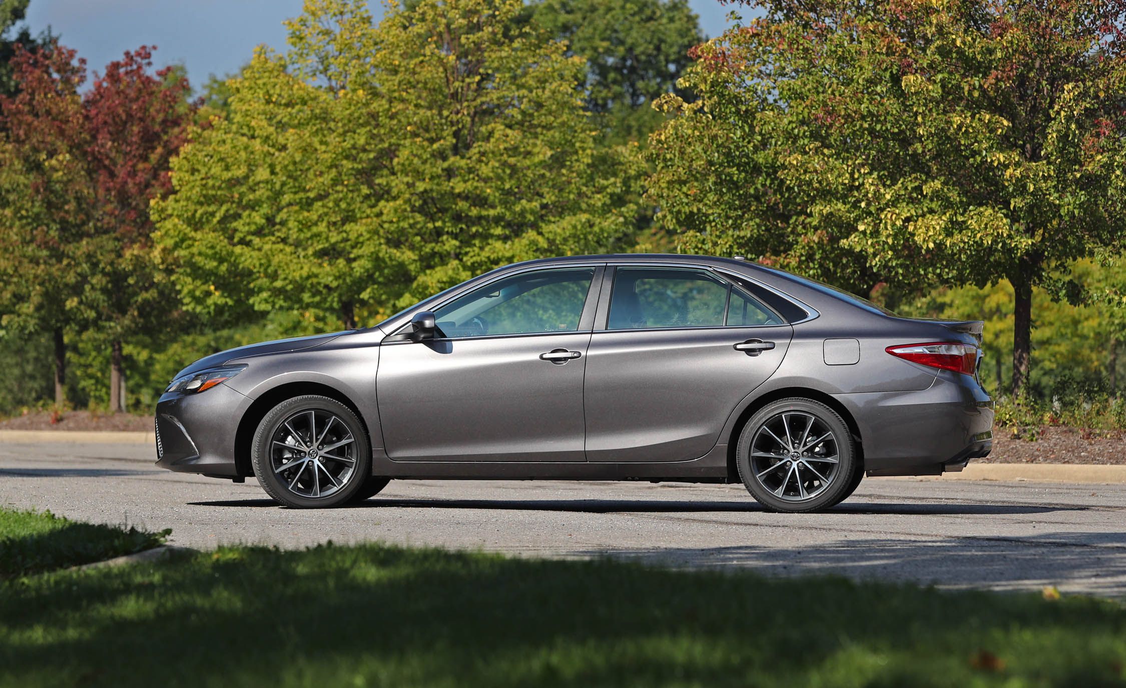 2017 Toyota Camry Exterior Side (View 34 of 37)